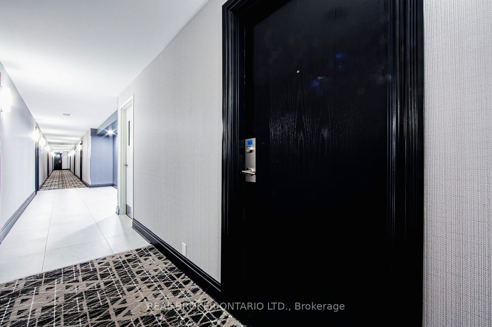 1720 Eglinton Avenue E 601, Toronto, ON M4A 2X8 photo 4