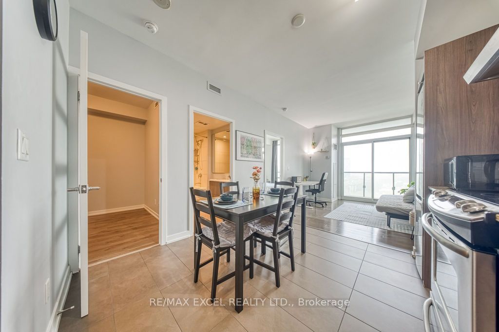 170 Fort York Boulevard 1301, Toronto, ON M5V 0E6 photo 2