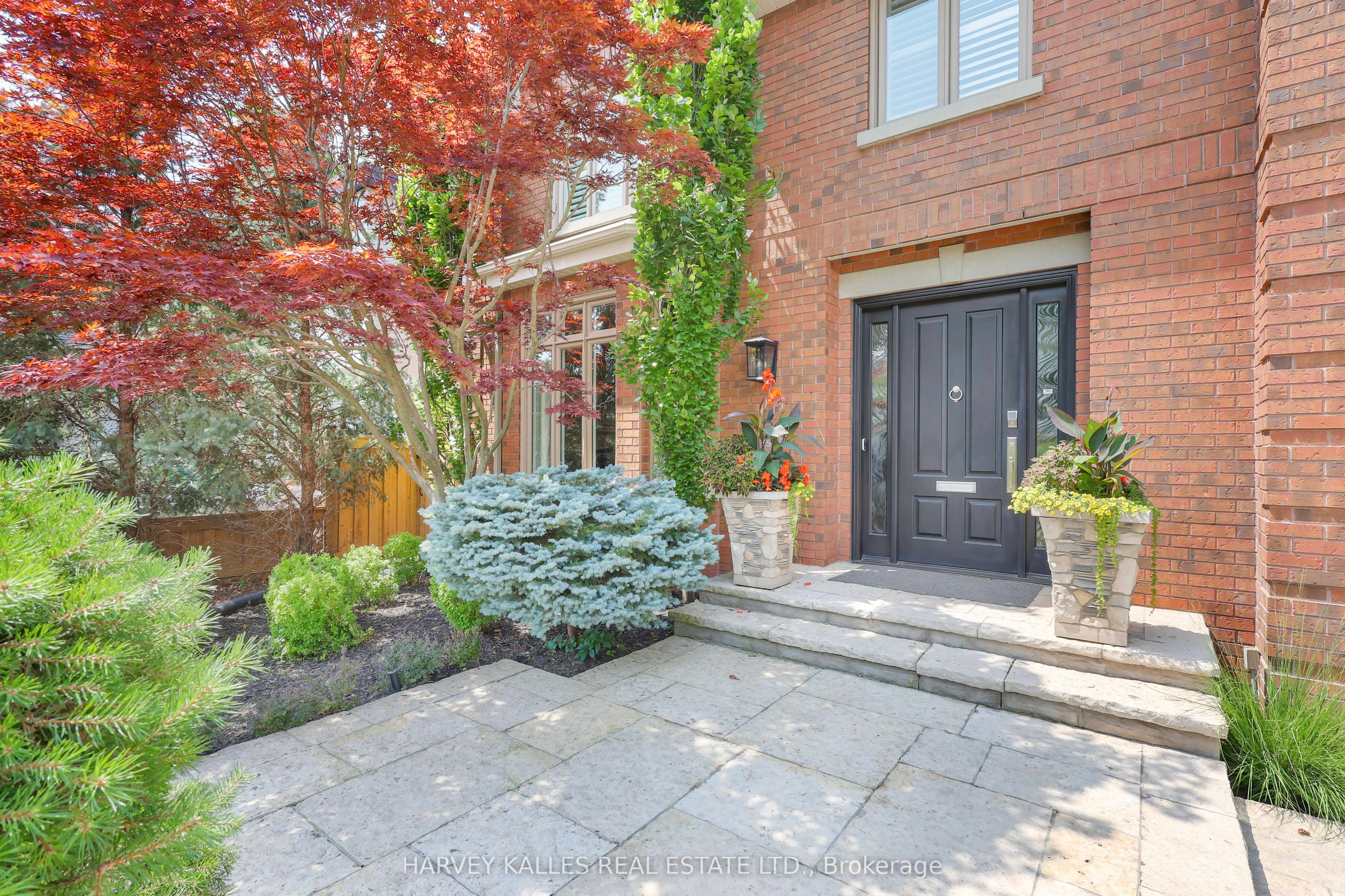 254 Yonge Boulevard, Toronto, ON M5M 3J3 photo 2