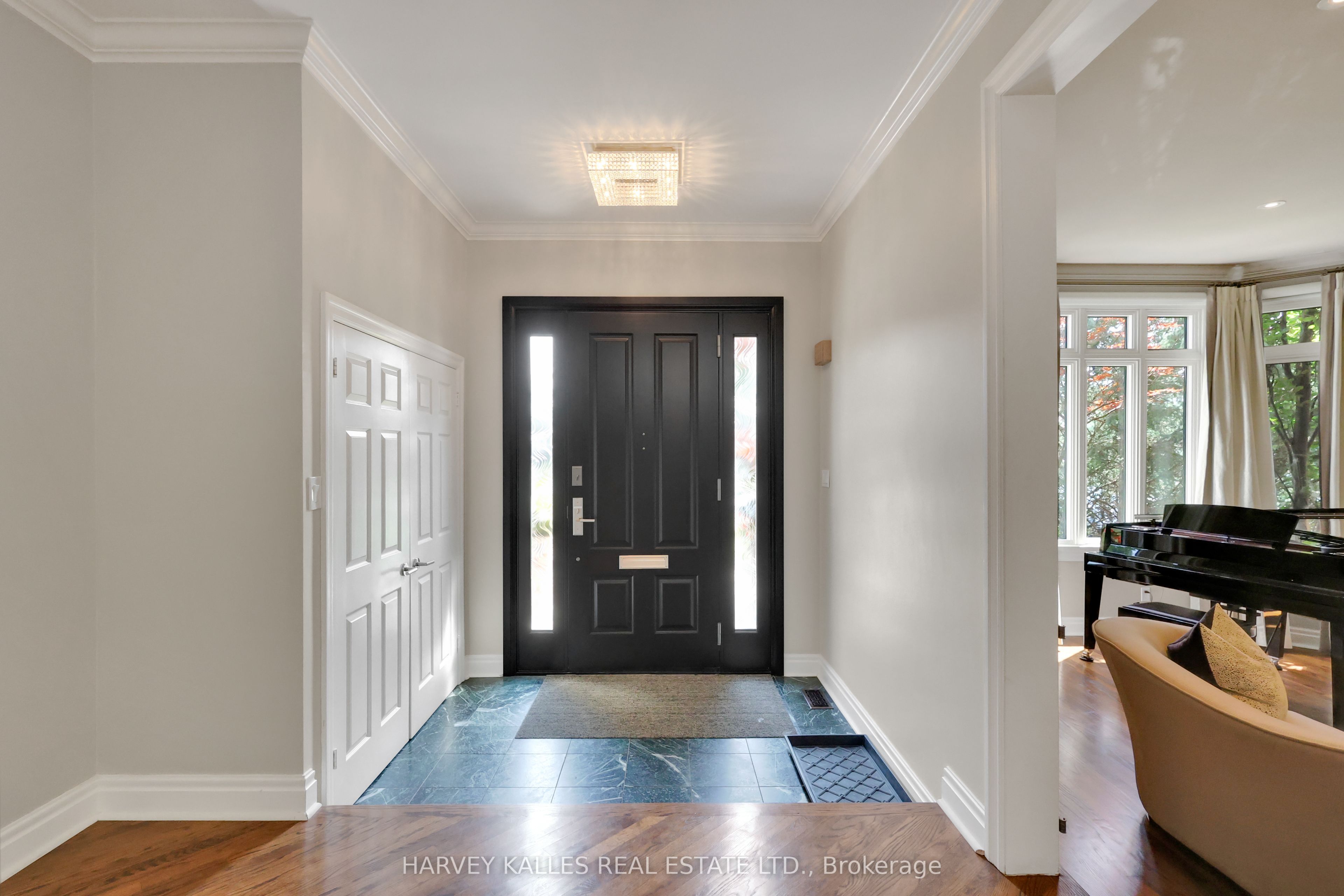 254 Yonge Boulevard, Toronto, ON M5M 3J3 photo 4