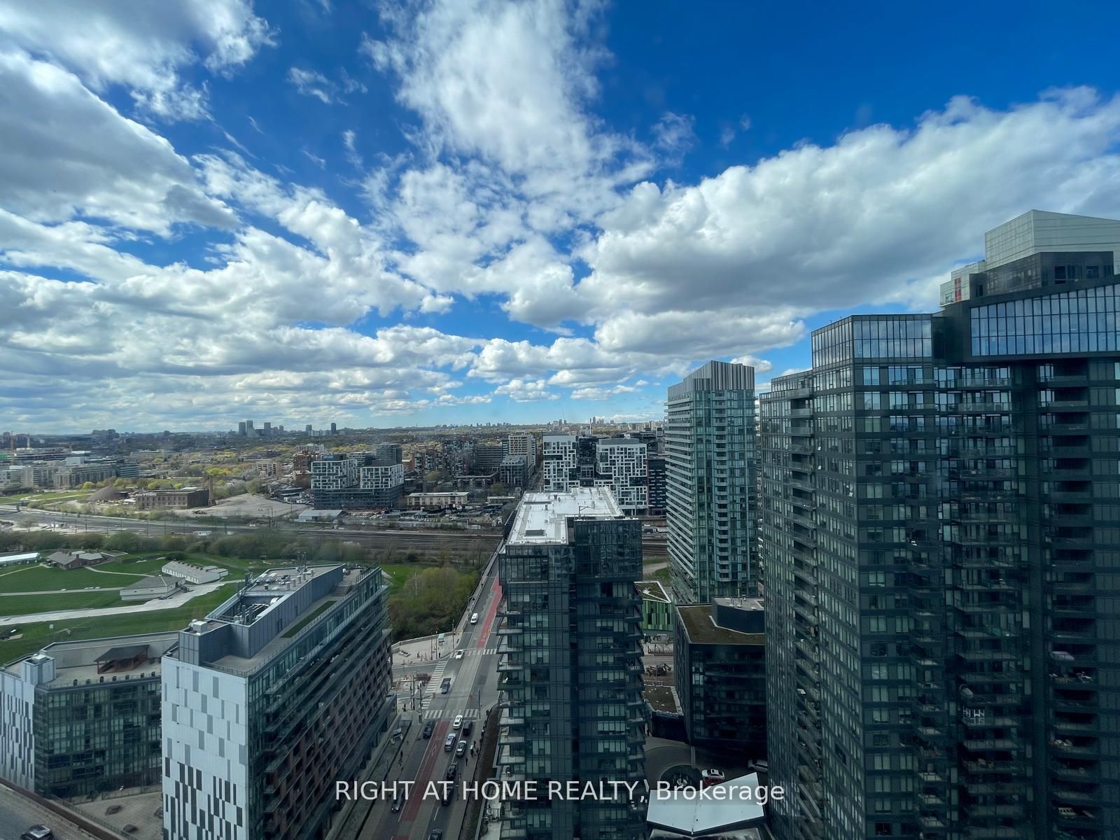 19 Bathurst Street 3205, Toronto, ON M5V 0N2 photo 4