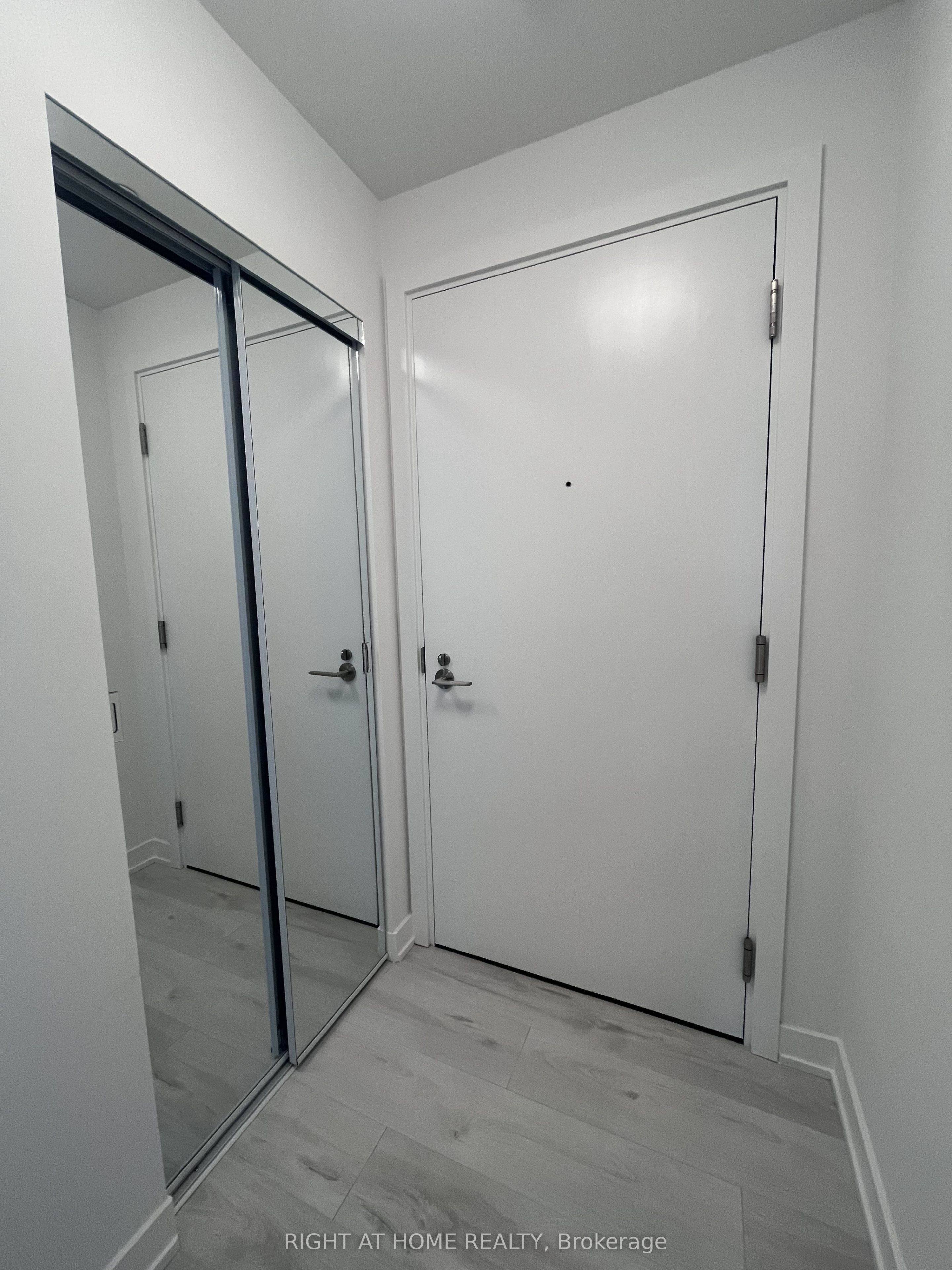 110 Broadway Avenue 2909S, Toronto, ON M4P 1V7 photo 2