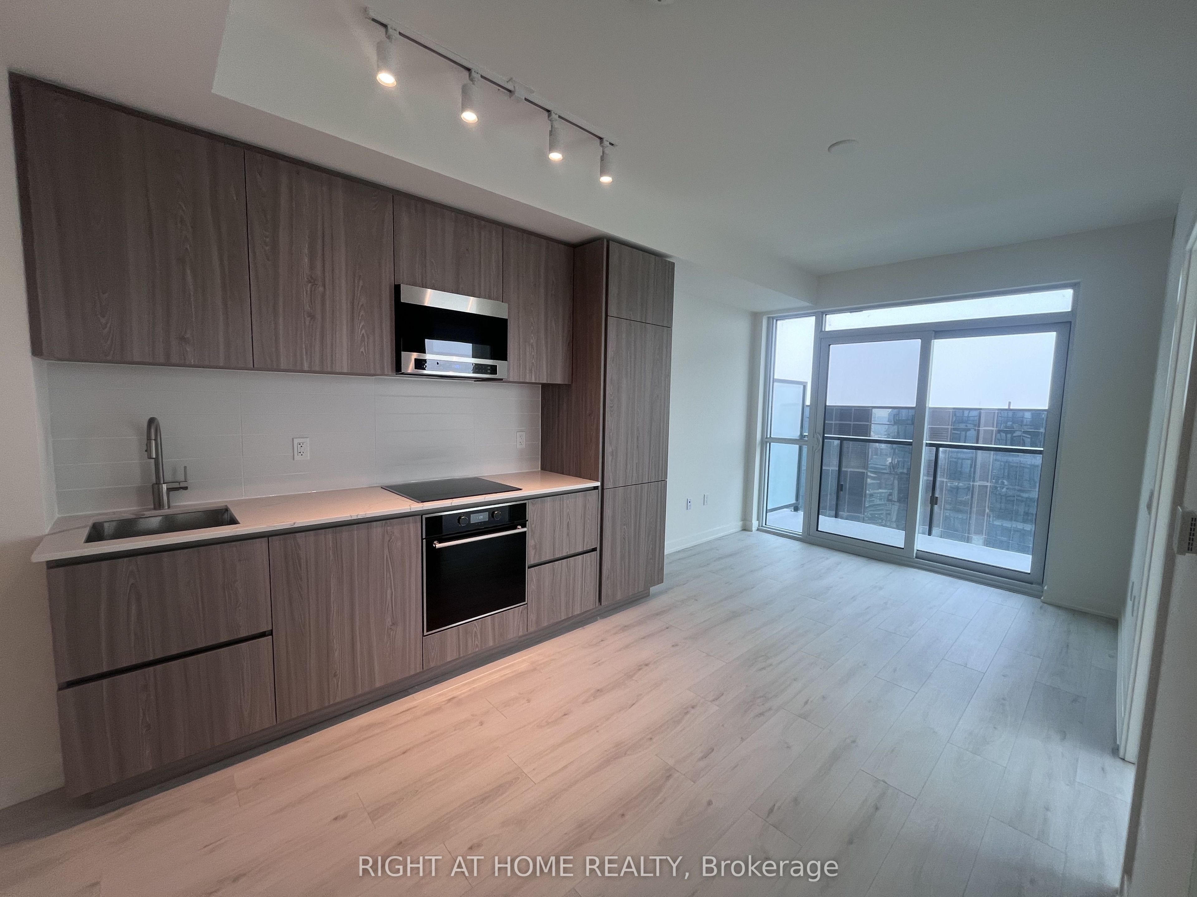 110 Broadway Avenue 2909S, Toronto, ON M4P 1V7 photo 5