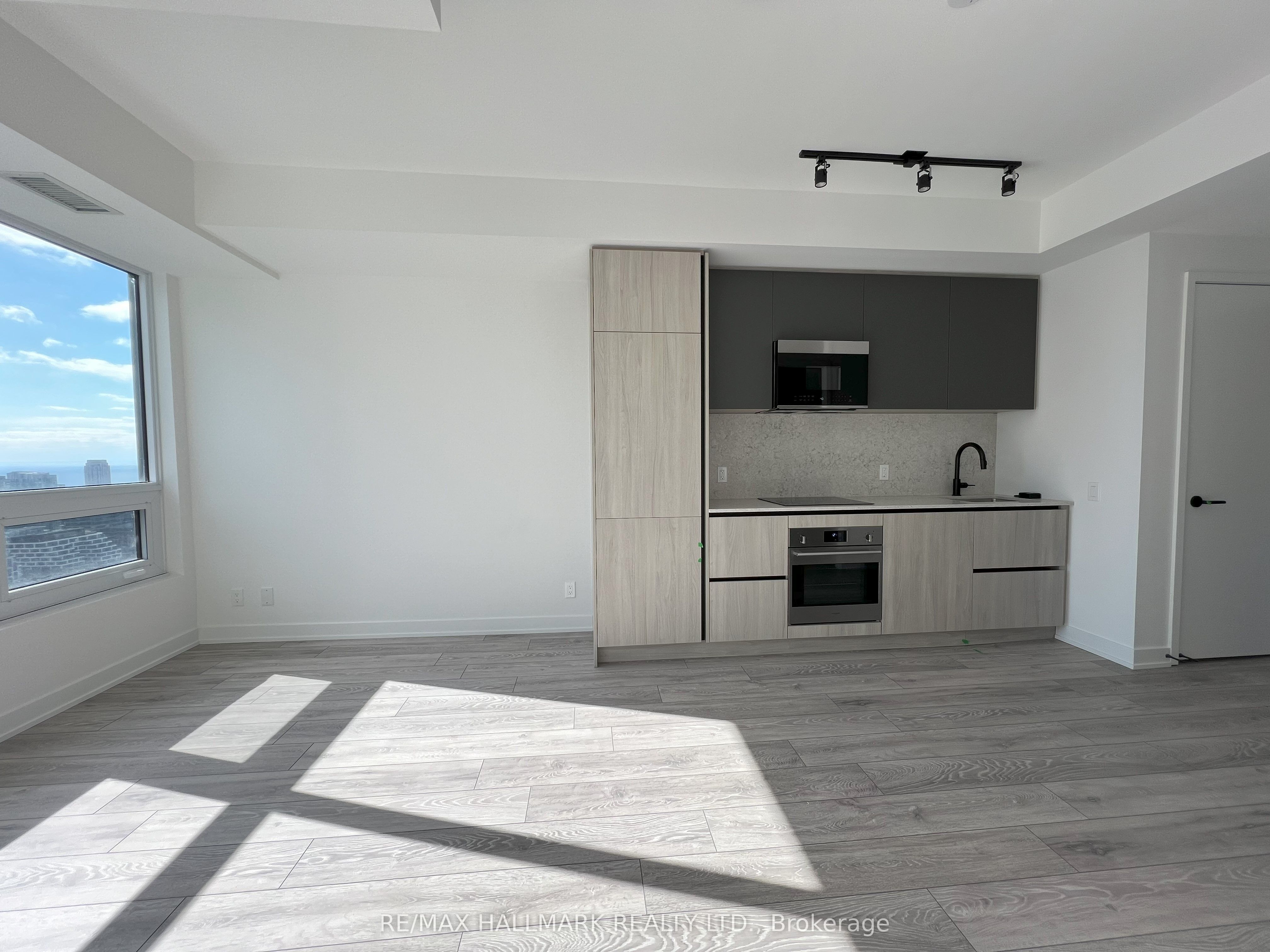 108 Peter Street 3909, Toronto, ON M5V 0W2 photo 2