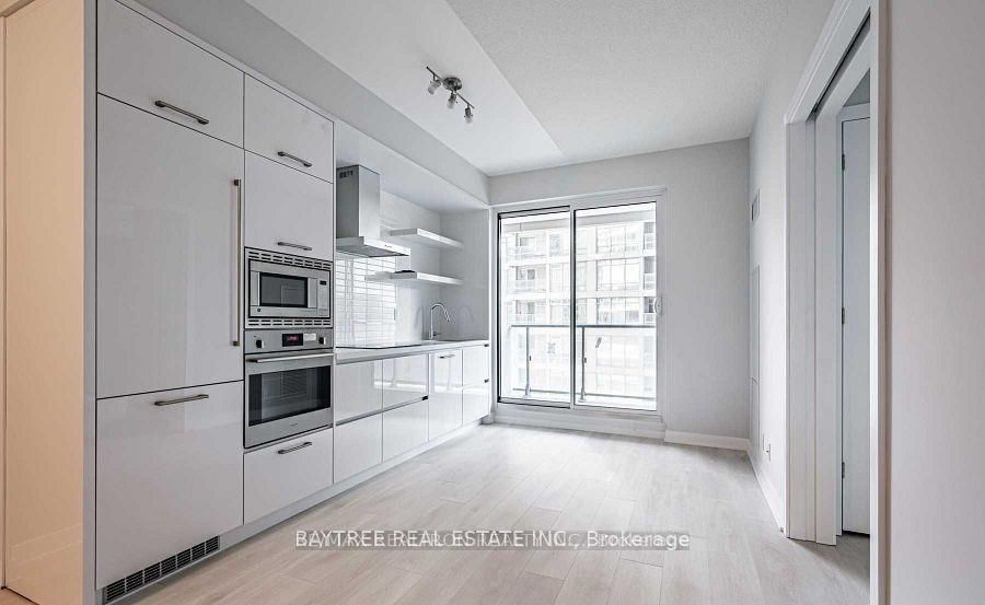 2221 Yonge Street 506, Toronto, ON M4S 2B4