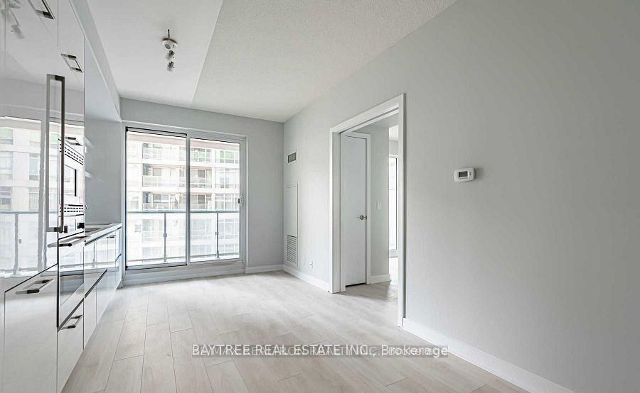 2221 Yonge Street 506, Toronto, ON M4S 2B4 photo 3
