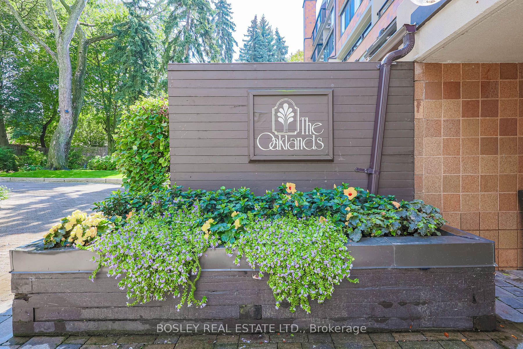 40 Oaklands Avenue 107, Toronto, ON M4V 2Z3
