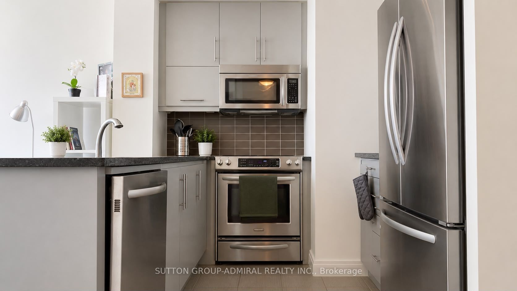 825 Church st Street 2308, Toronto, ON M4W 2H2 photo 5