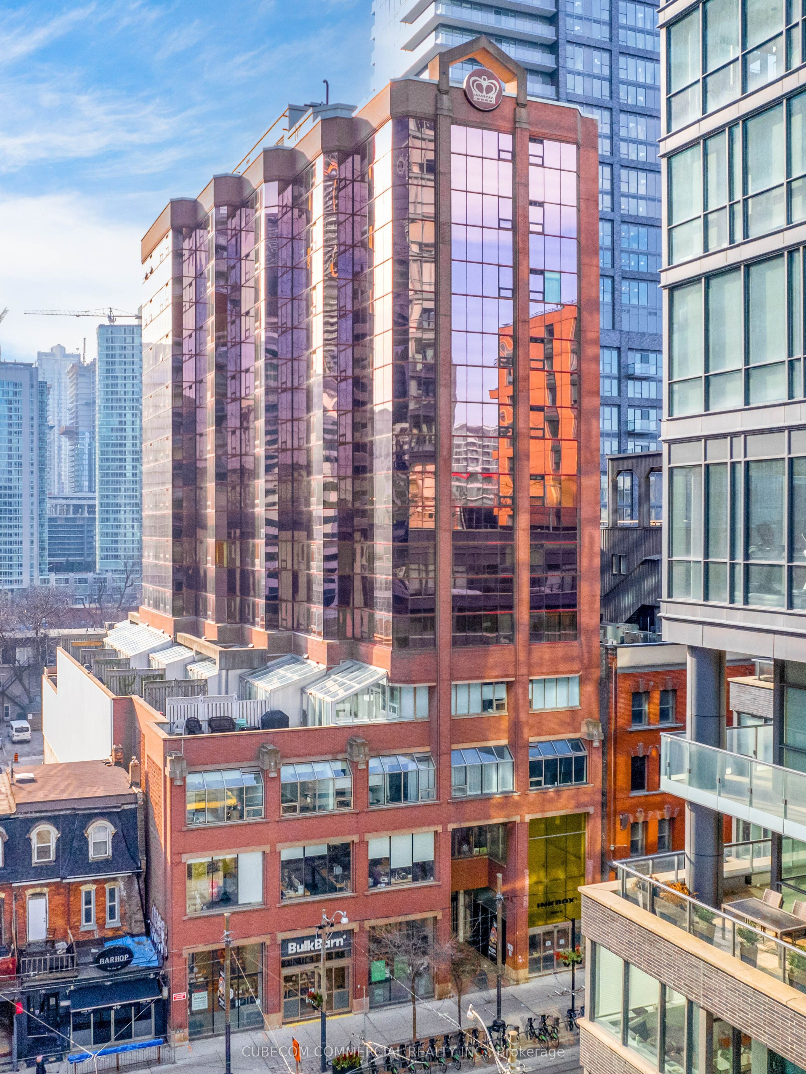 393 King Street W 304, Toronto, ON M5V 3G8