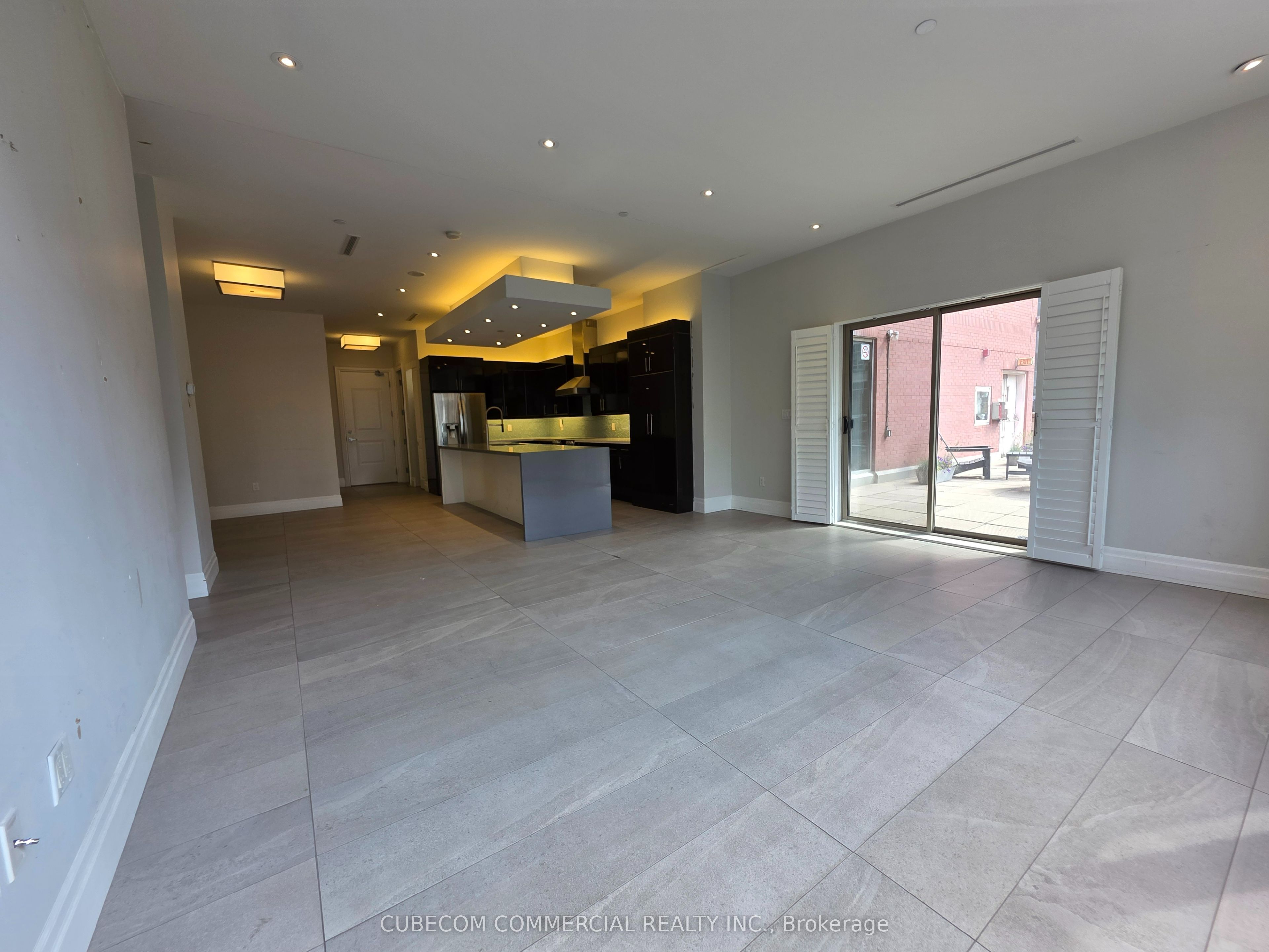 393 King Street W 304, Toronto, ON M5V 3G8 photo 2