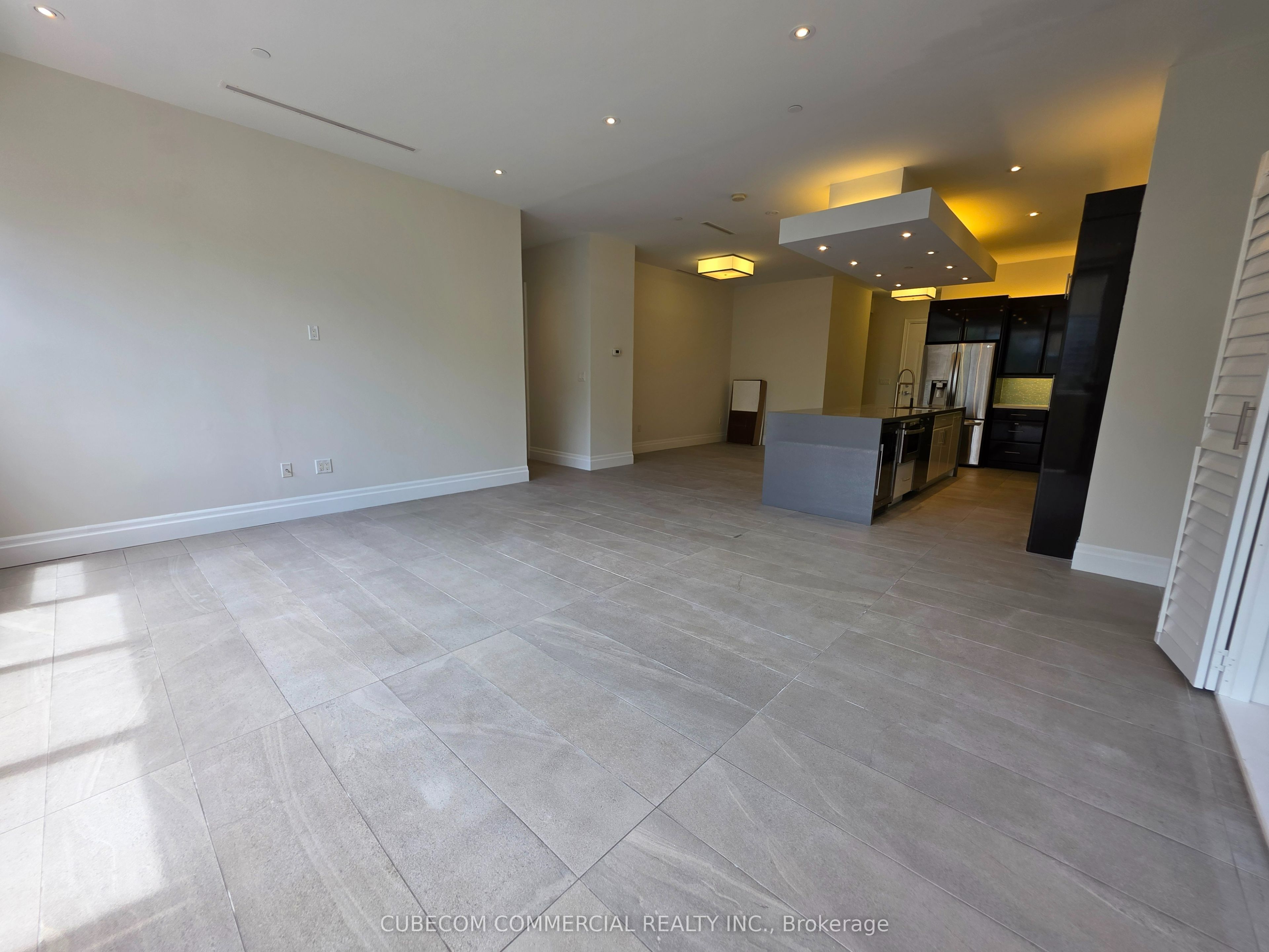 393 King Street W 304, Toronto, ON M5V 3G8 photo 3