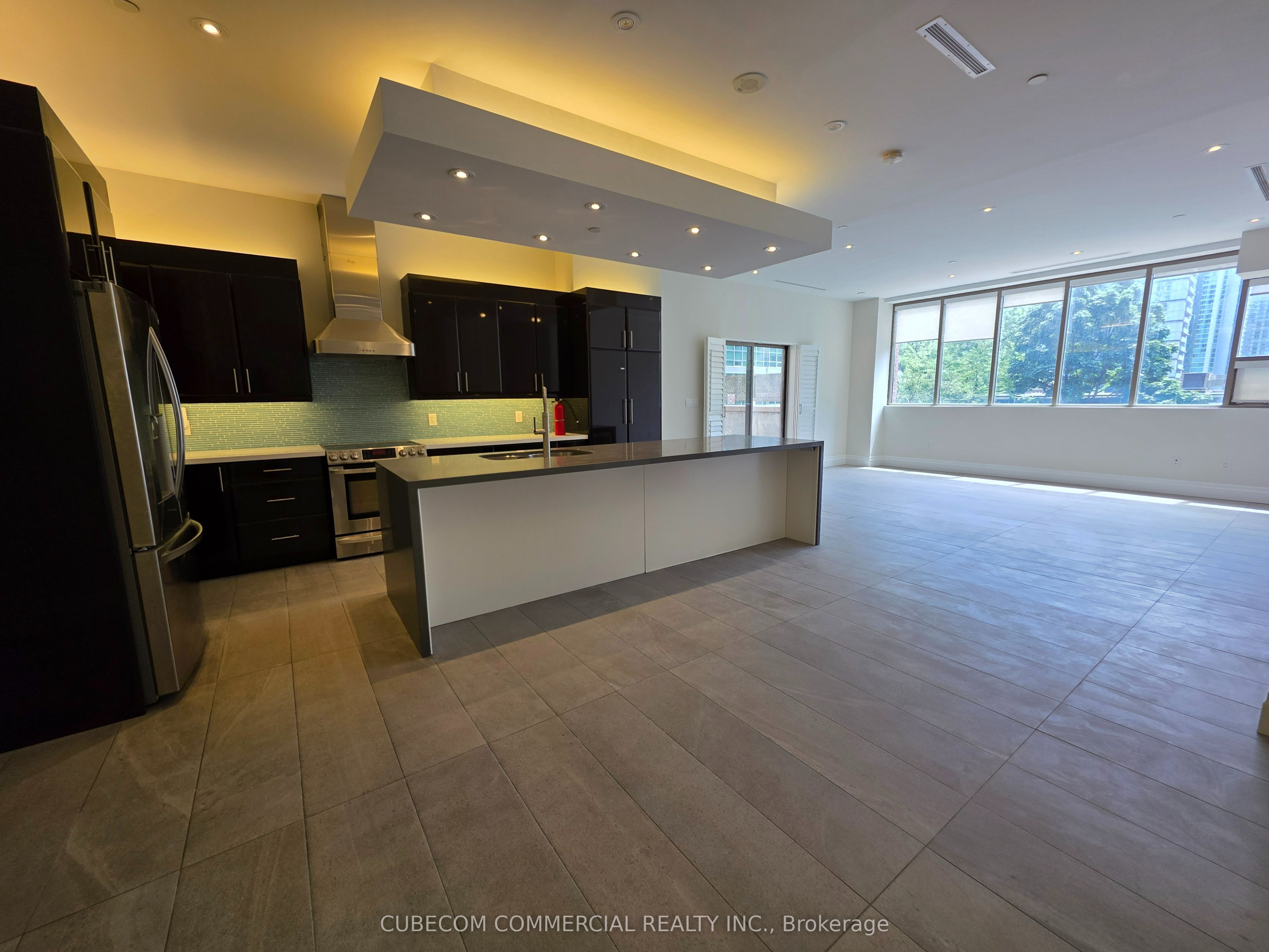 393 King Street W 304, Toronto, ON M5V 3G8 photo 5