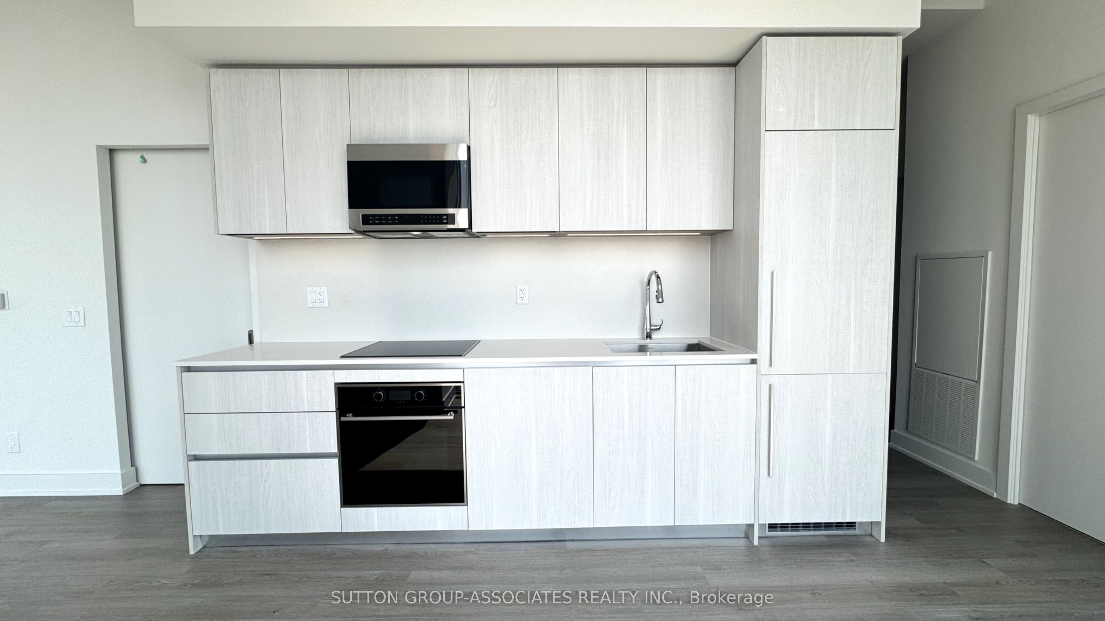 8 Cumberland Street 5002, Toronto, ON M4W 0B6 photo 2