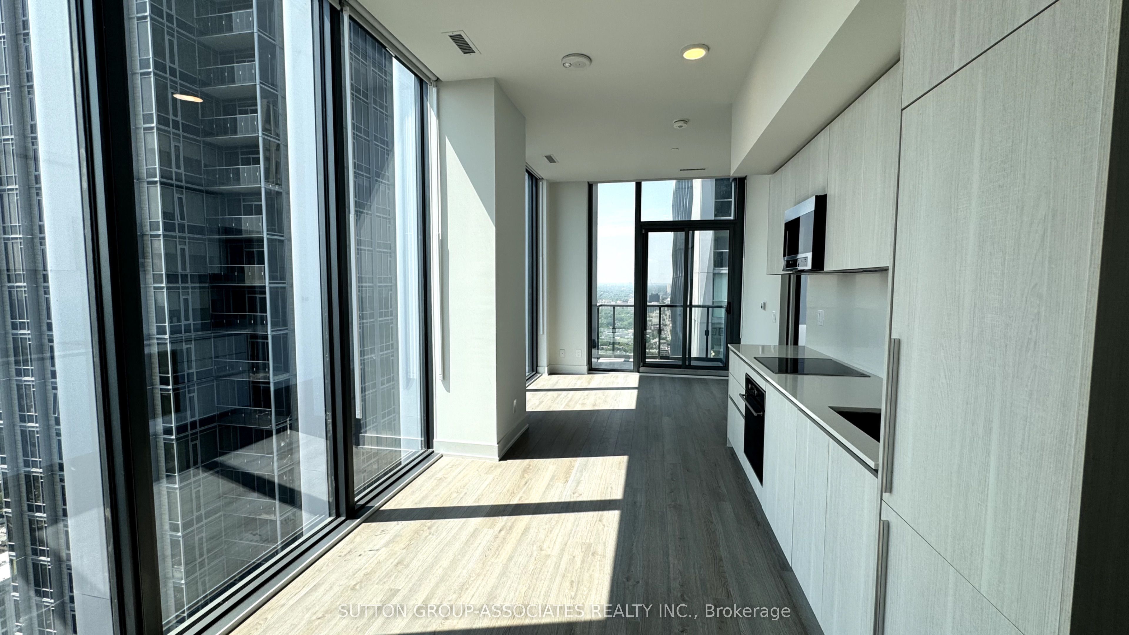 8 Cumberland Street 5002, Toronto, ON M4W 0B6 photo 3