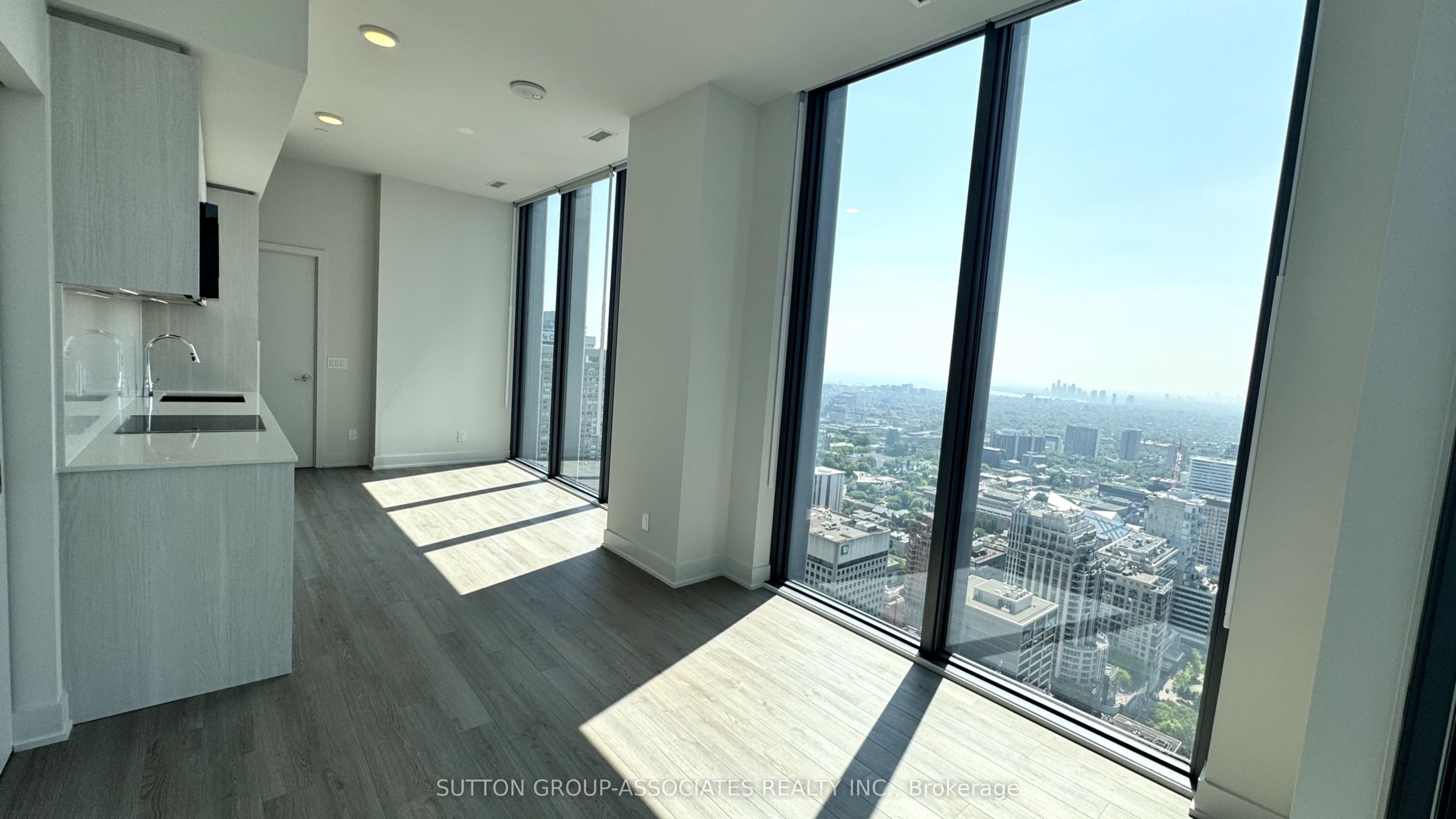 8 Cumberland Street 5002, Toronto, ON M4W 0B6 photo 4