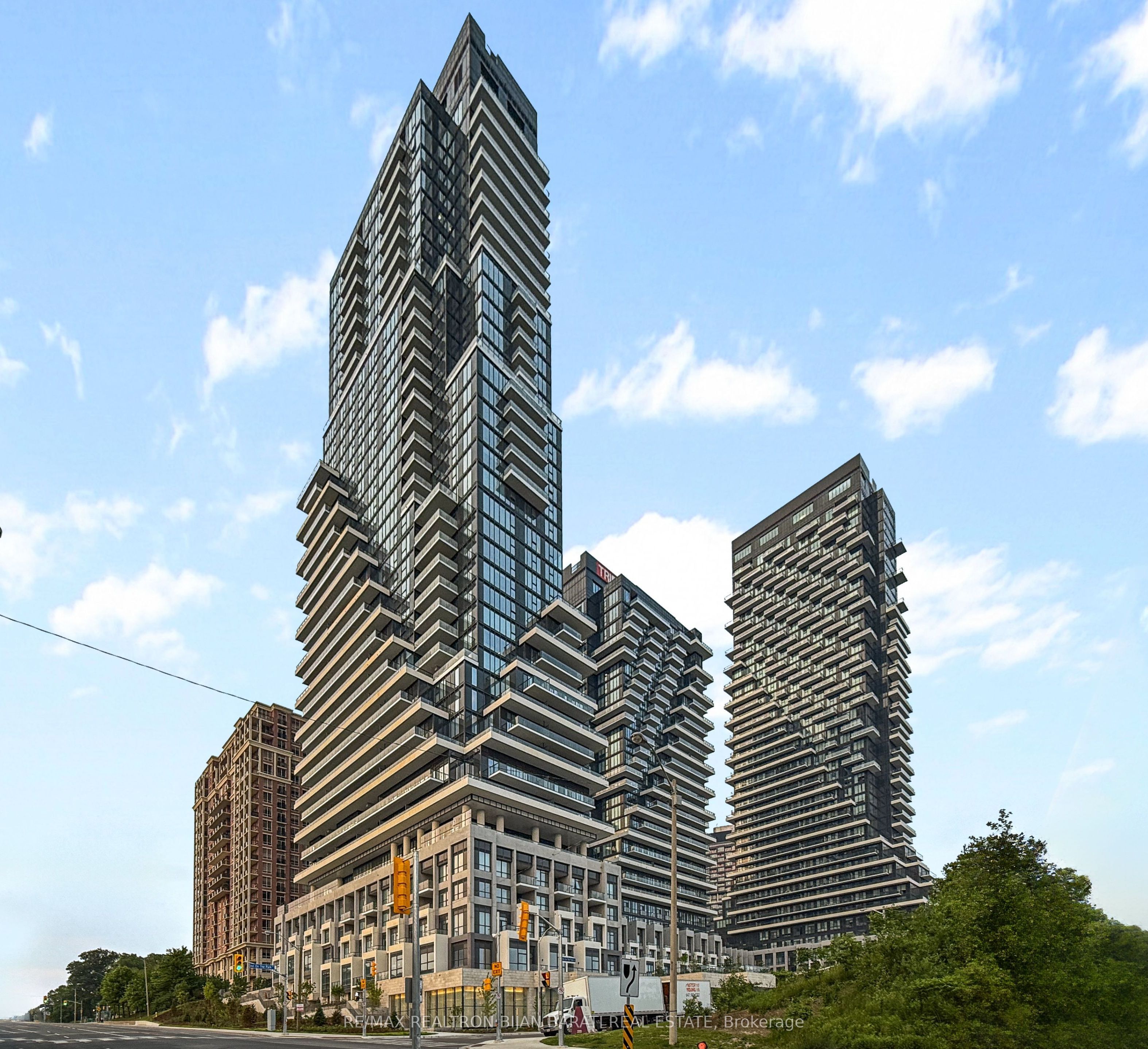 10 Inn On The Park Drive 1903, Toronto, ON M3C 0P9 photo 2