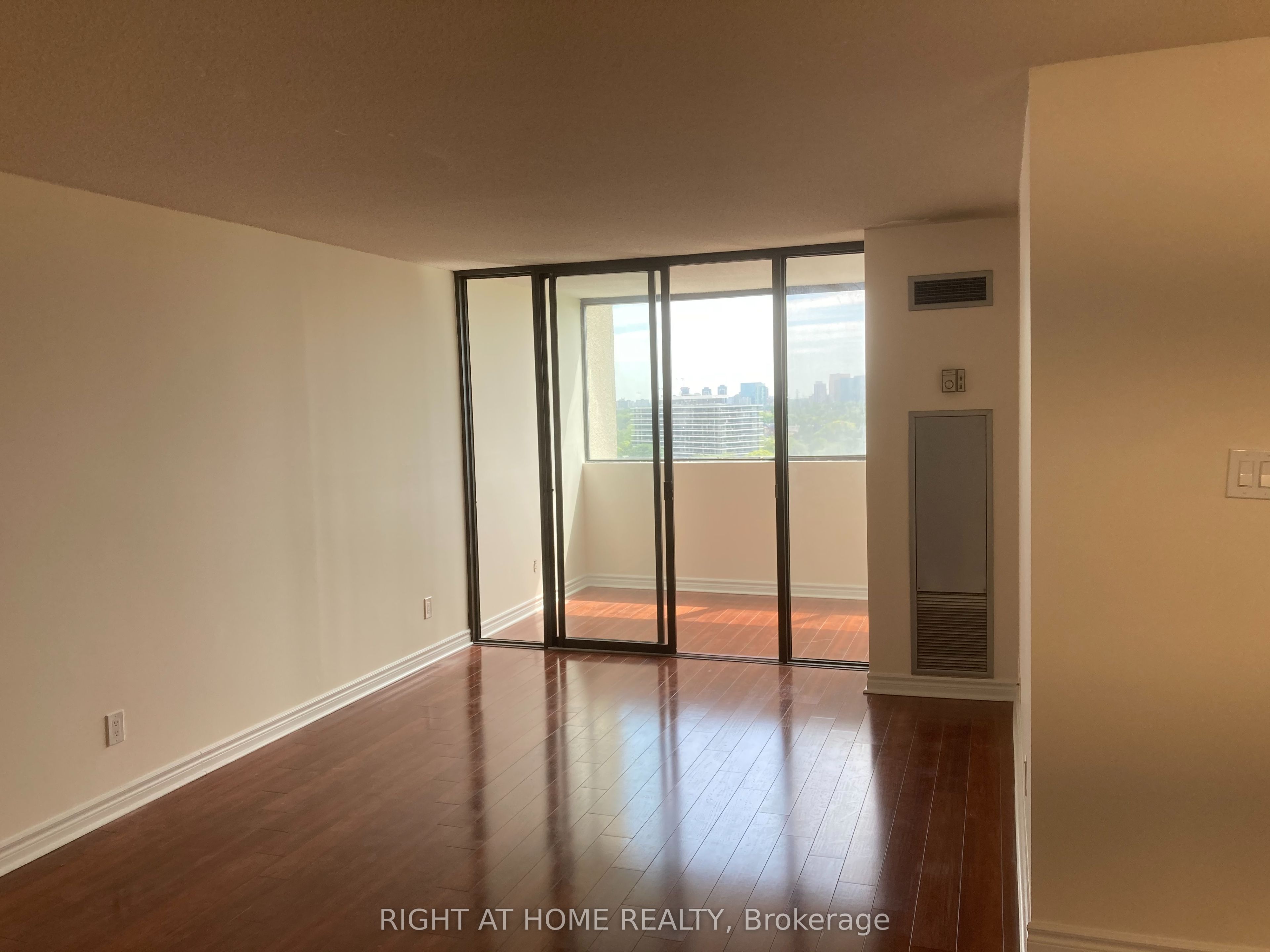 133 Torresdale Avenue 1601, Toronto, ON M2R 3T2 photo 5