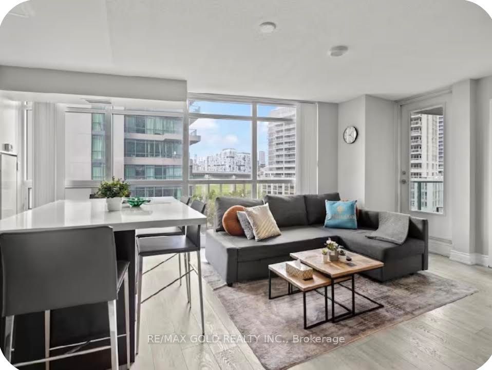 215 Fort York Boulevard 620, Toronto, ON M5V 4A2 photo 4