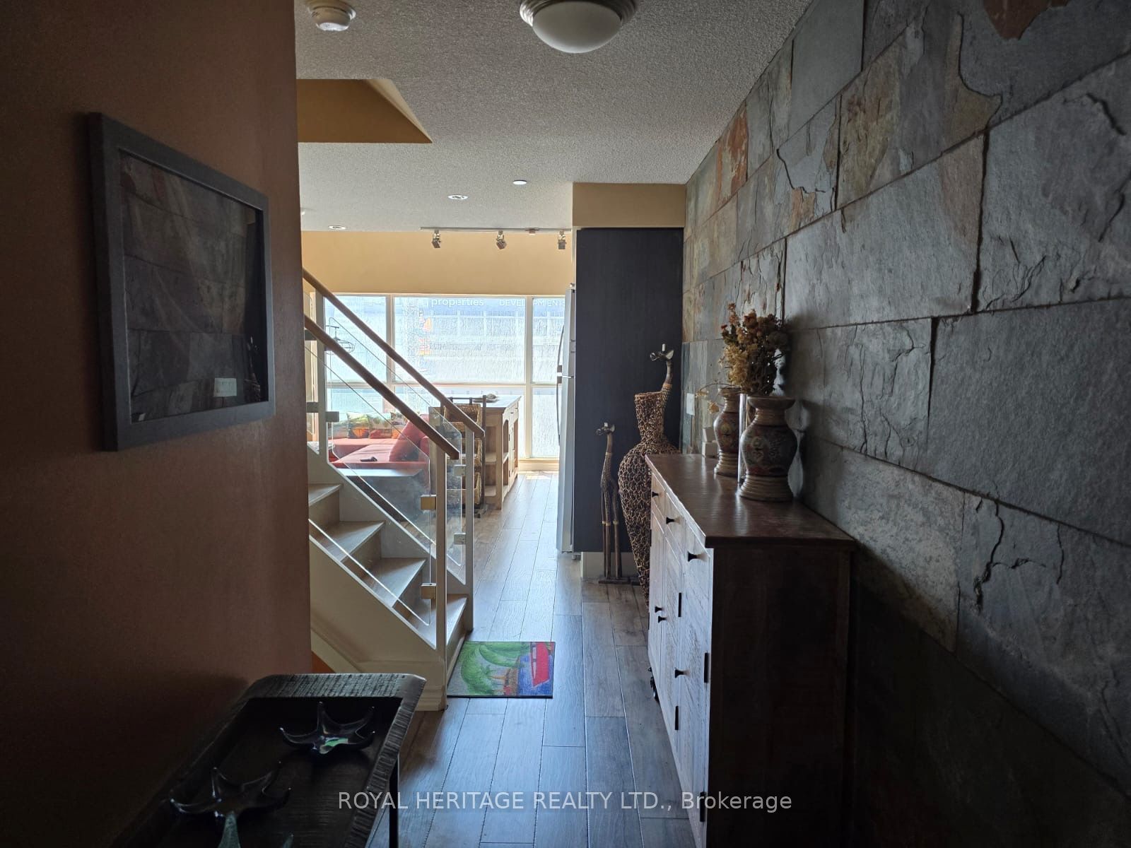 386 Yonge Street 510, Toronto, ON M5B 0A5 photo 3