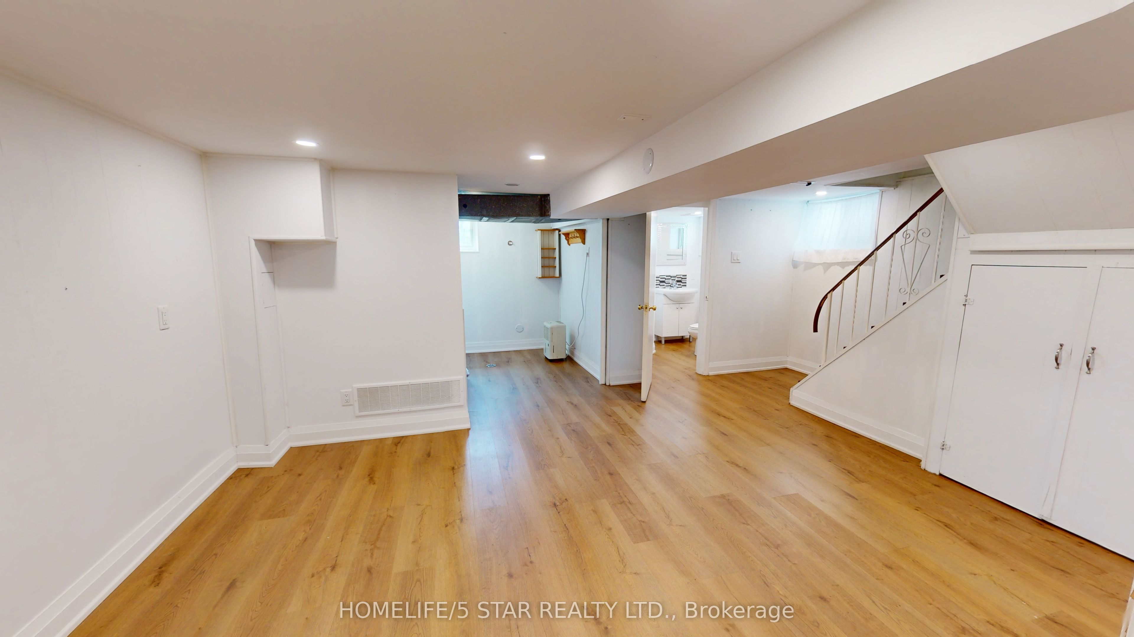 275 Oakwood Avenue Bsmt  Apt, Toronto, ON M6E 2V3 photo 2