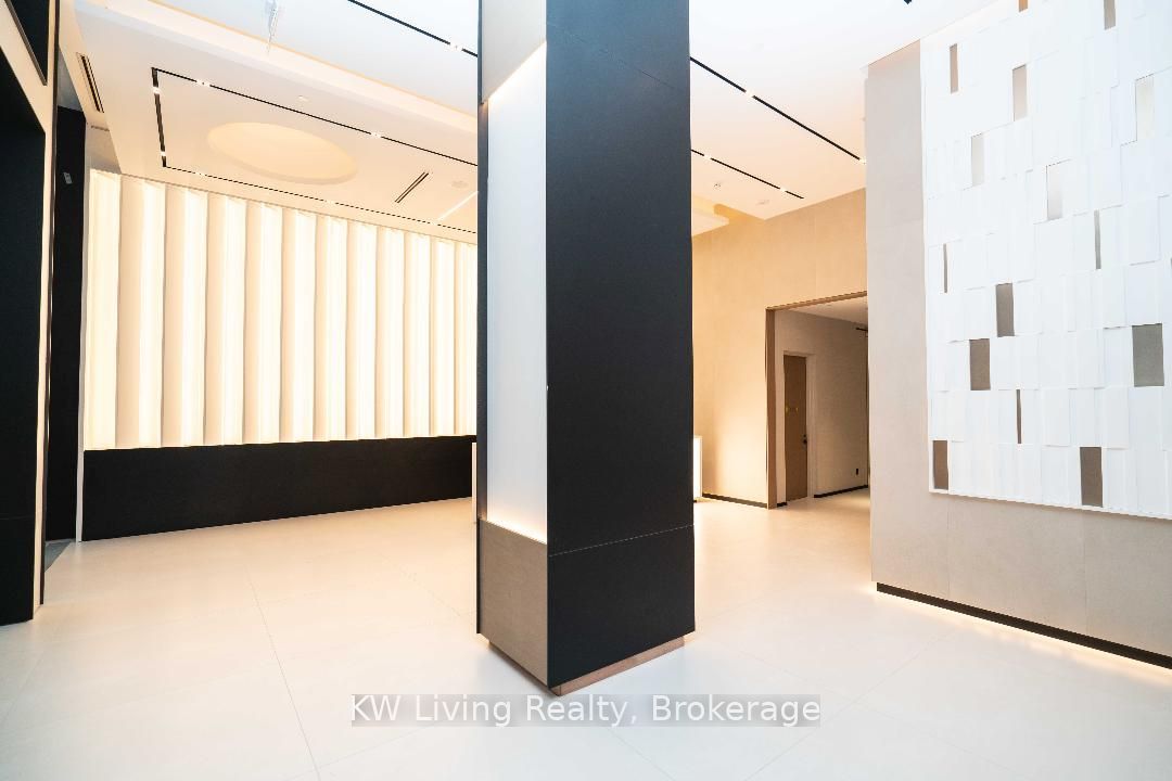 400 King Street W 1123, Toronto, ON M5V 0X8 photo 2