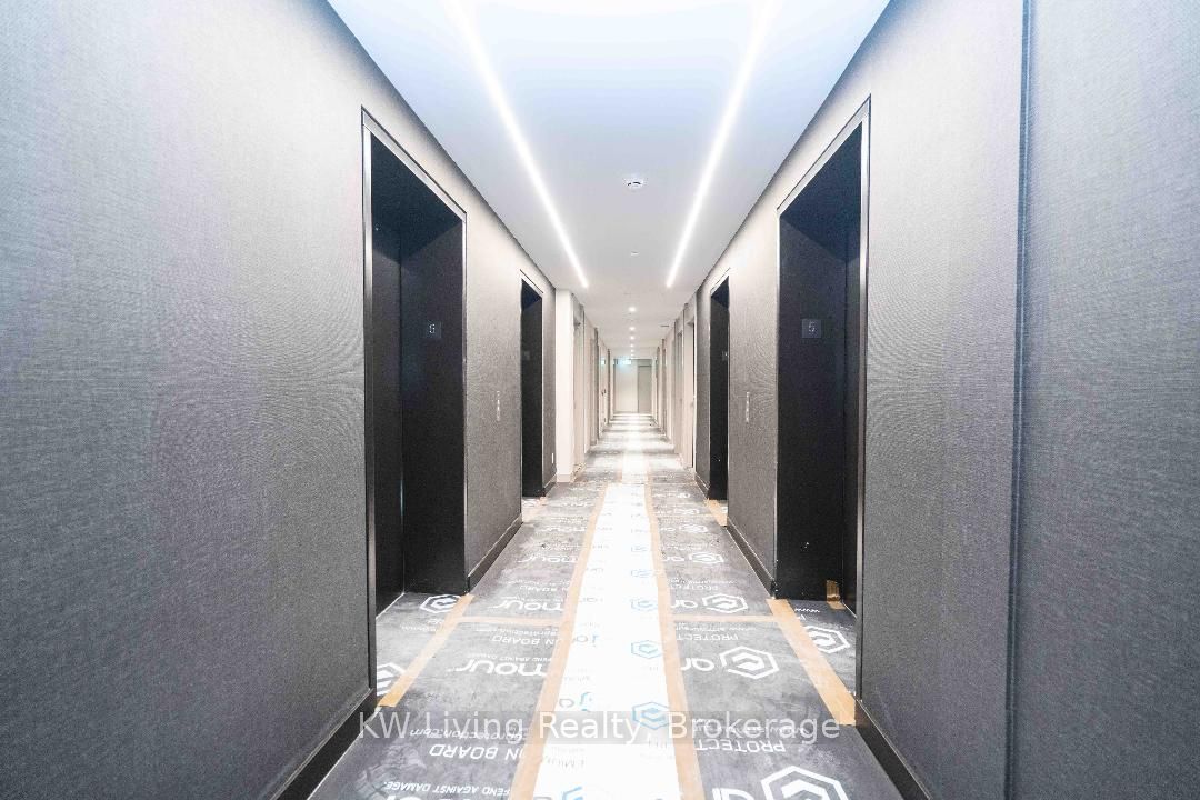400 King Street W 1123, Toronto, ON M5V 0X8 photo 5