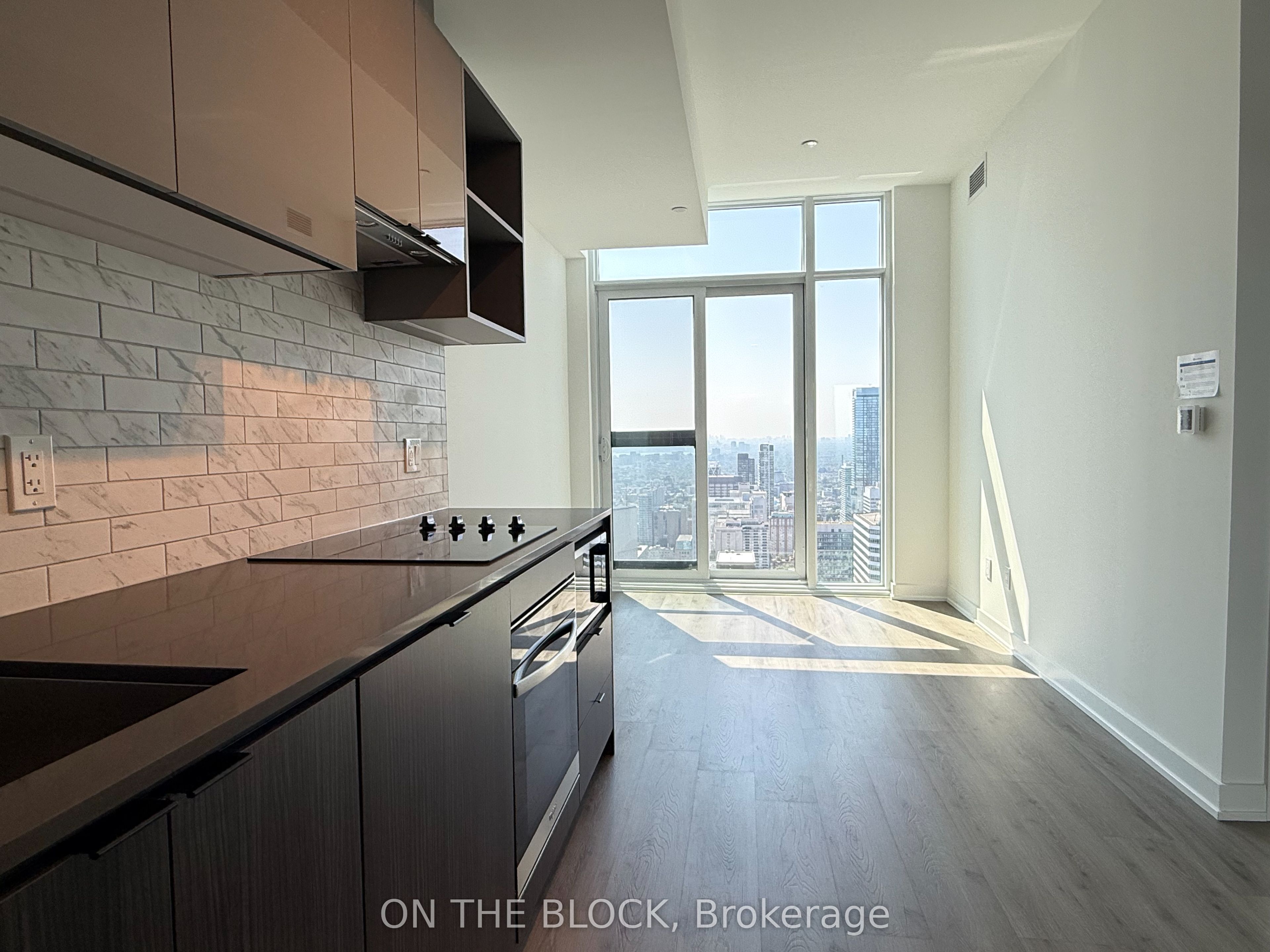 252 Church Street PH17, Toronto, ON M5B 0E6