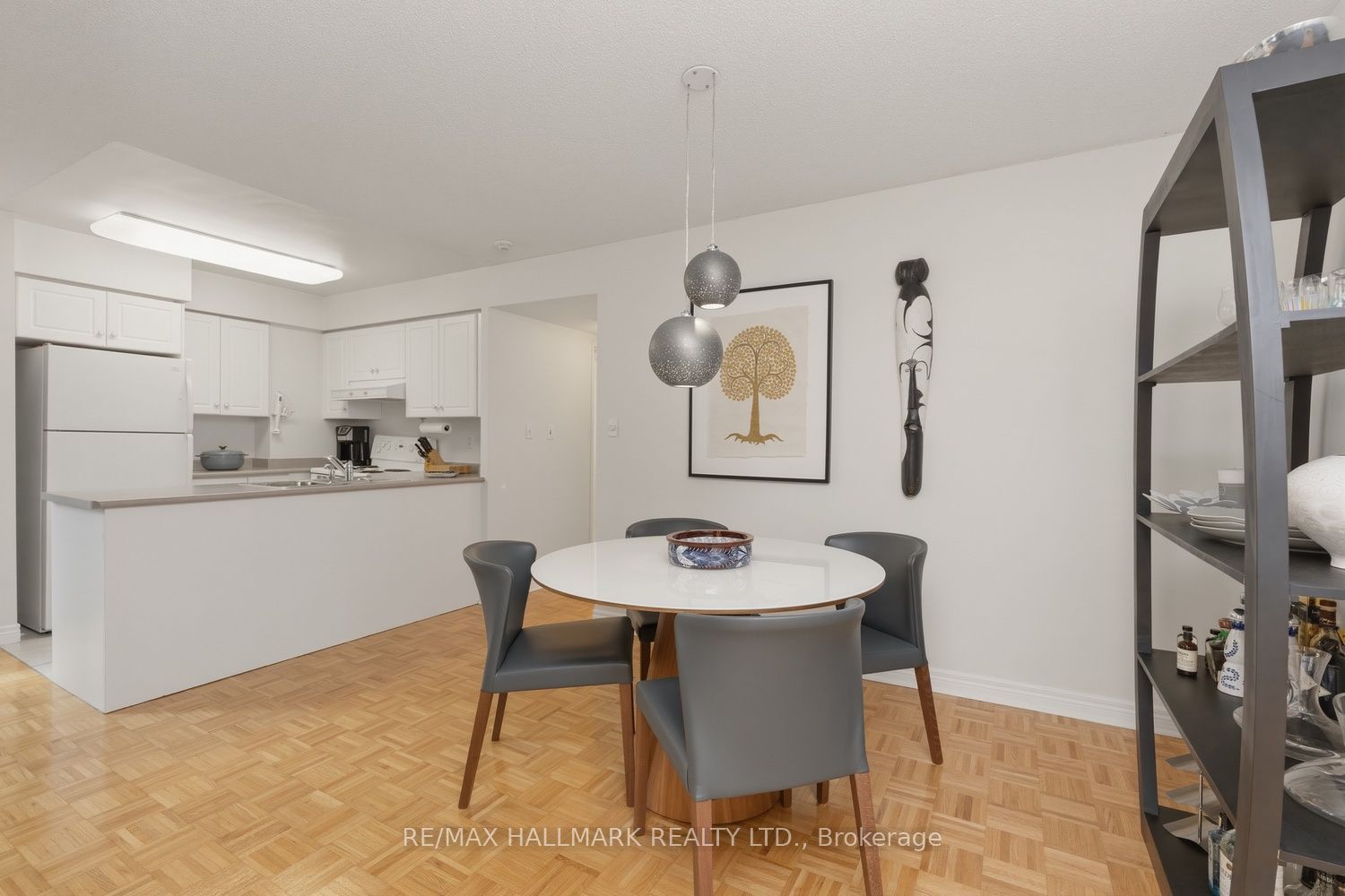 43 Eglinton Avenue E 310, Toronto, ON M4P 1A2 photo 3