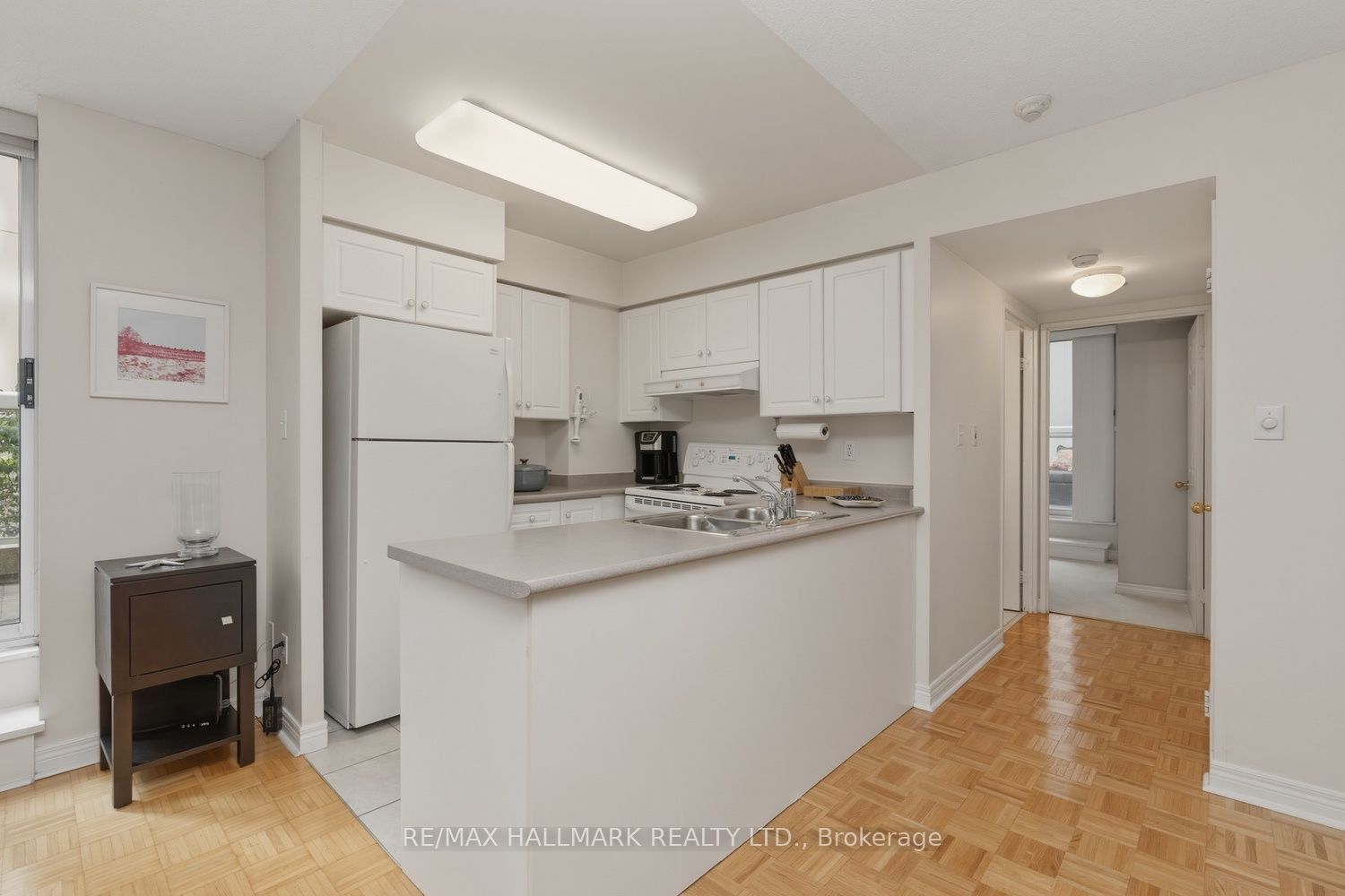 43 Eglinton Avenue E 310, Toronto, ON M4P 1A2 photo 4
