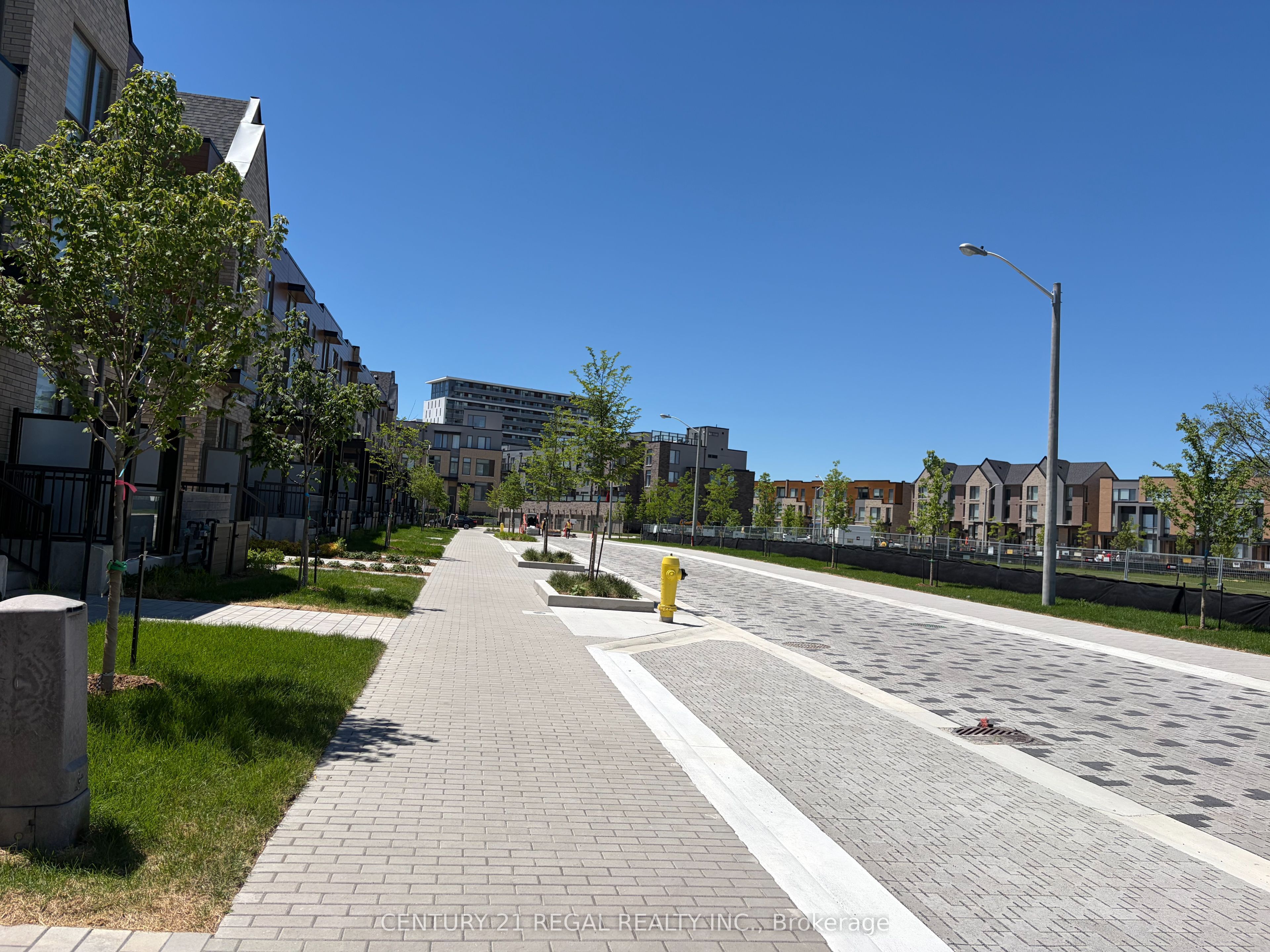 16 Deep Roots Terrace, Toronto, ON M6A 0G1 photo 3