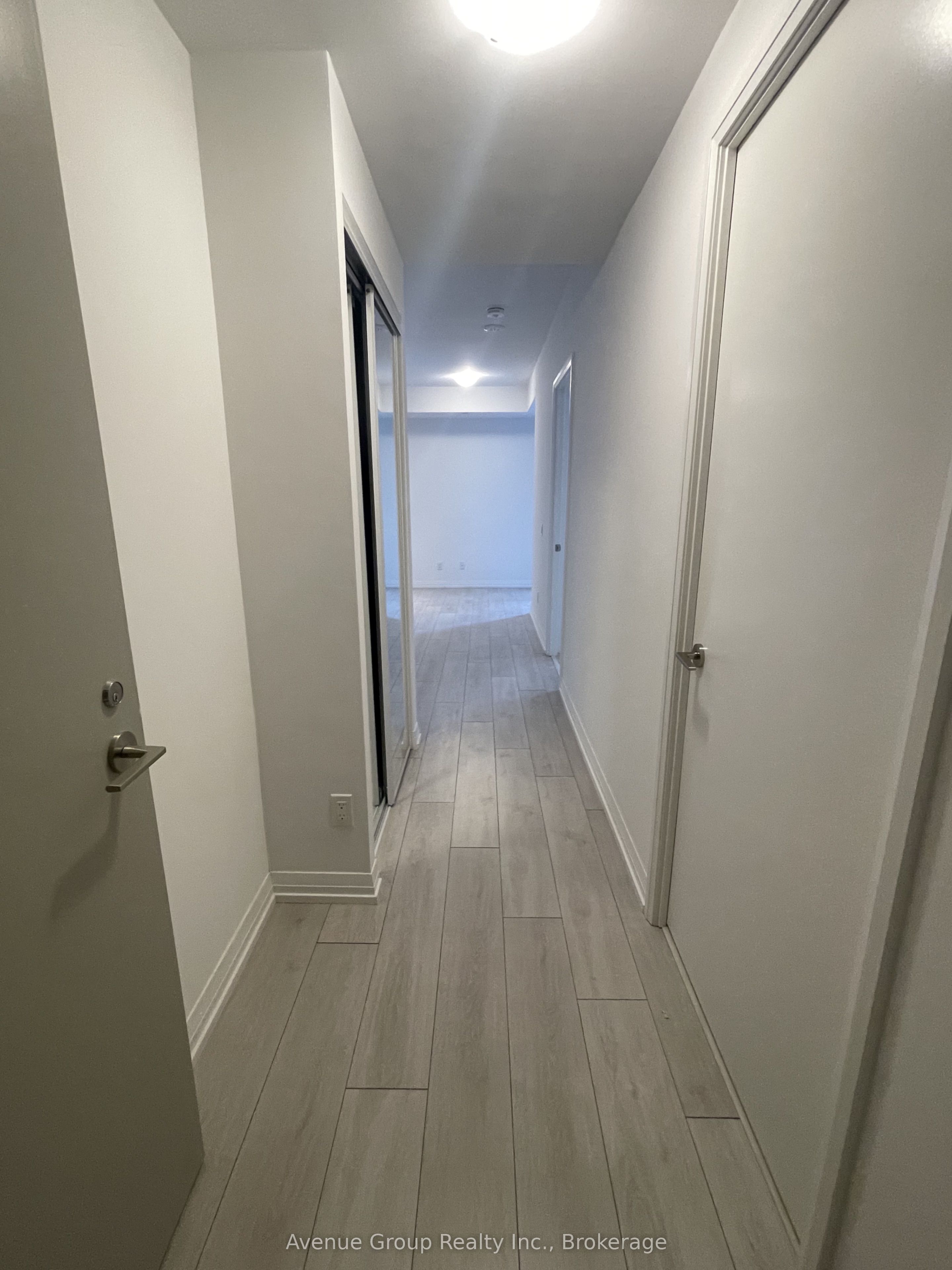 400 King Street W 1026, Toronto, ON M5V 0X8 photo 2