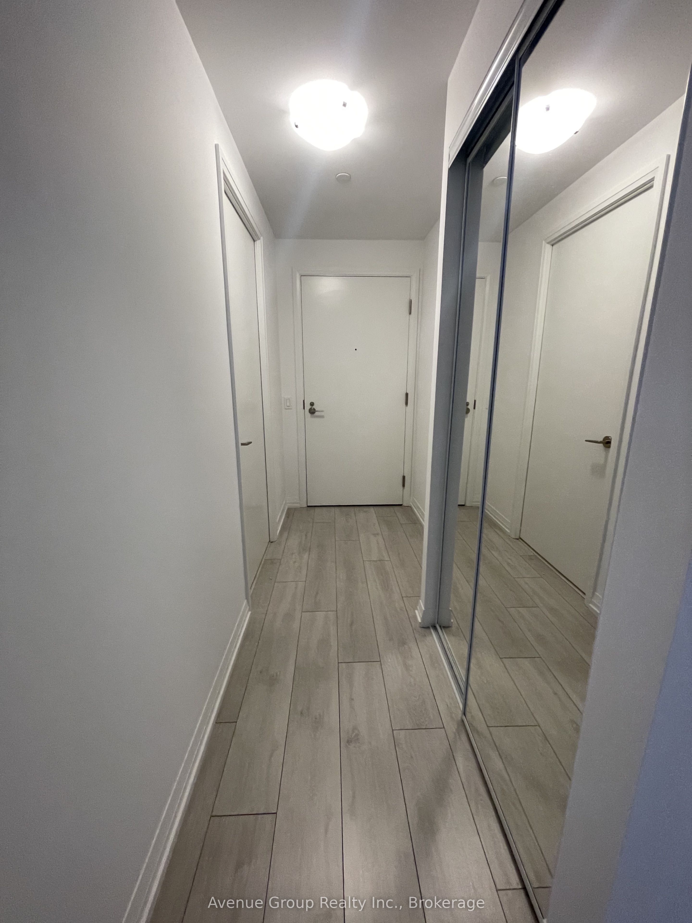 400 King Street W 1026, Toronto, ON M5V 0X8 photo 3