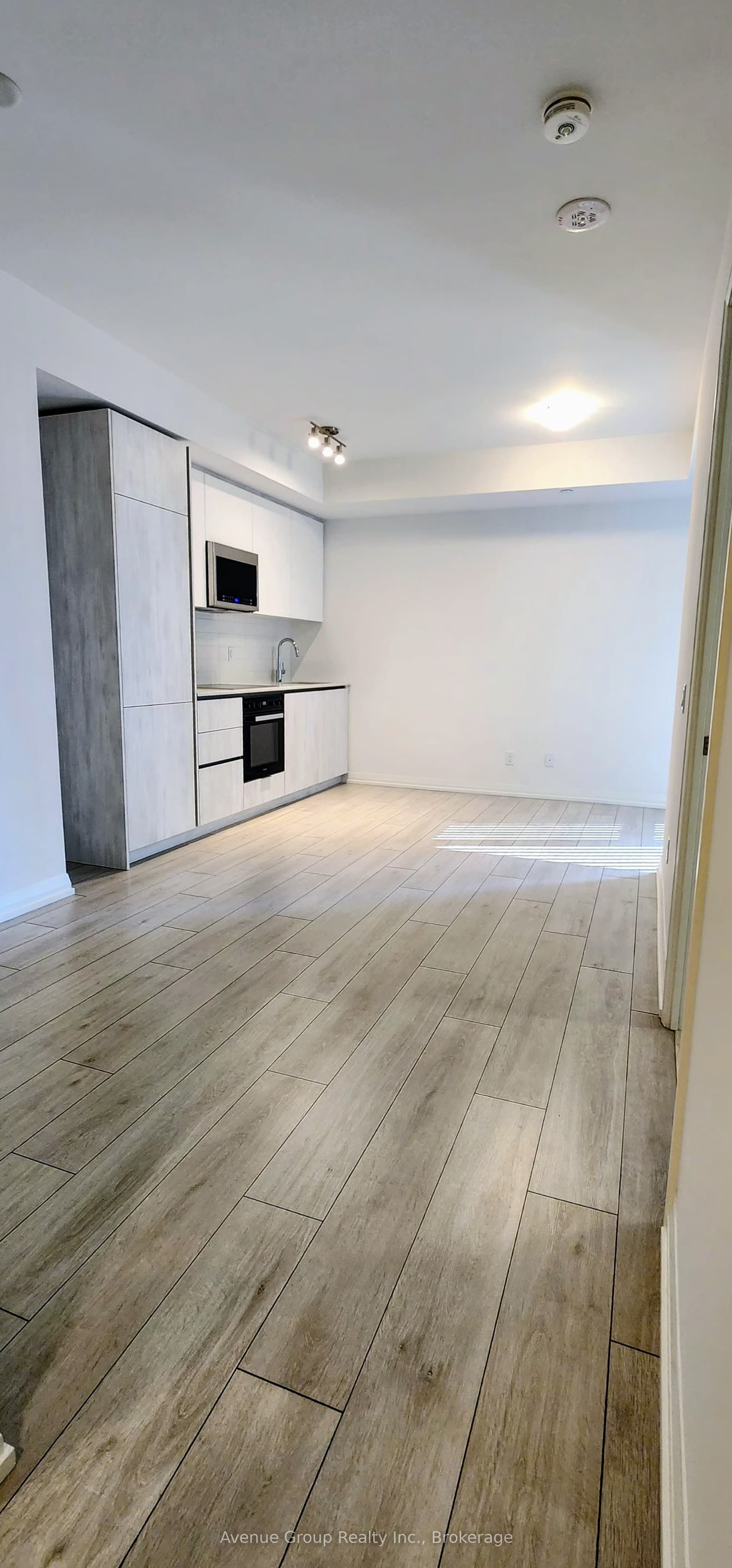 400 King Street W 1026, Toronto, ON M5V 0X8 photo 4