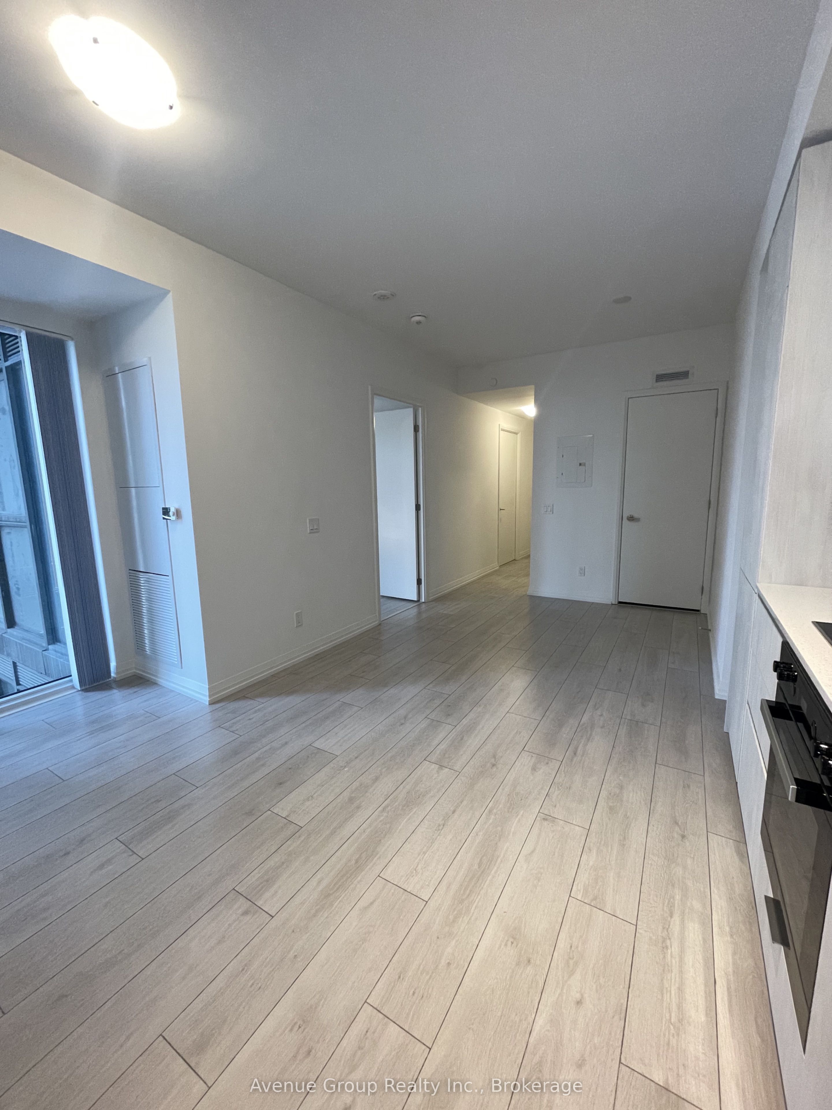 400 King Street W 1026, Toronto, ON M5V 0X8 photo 5