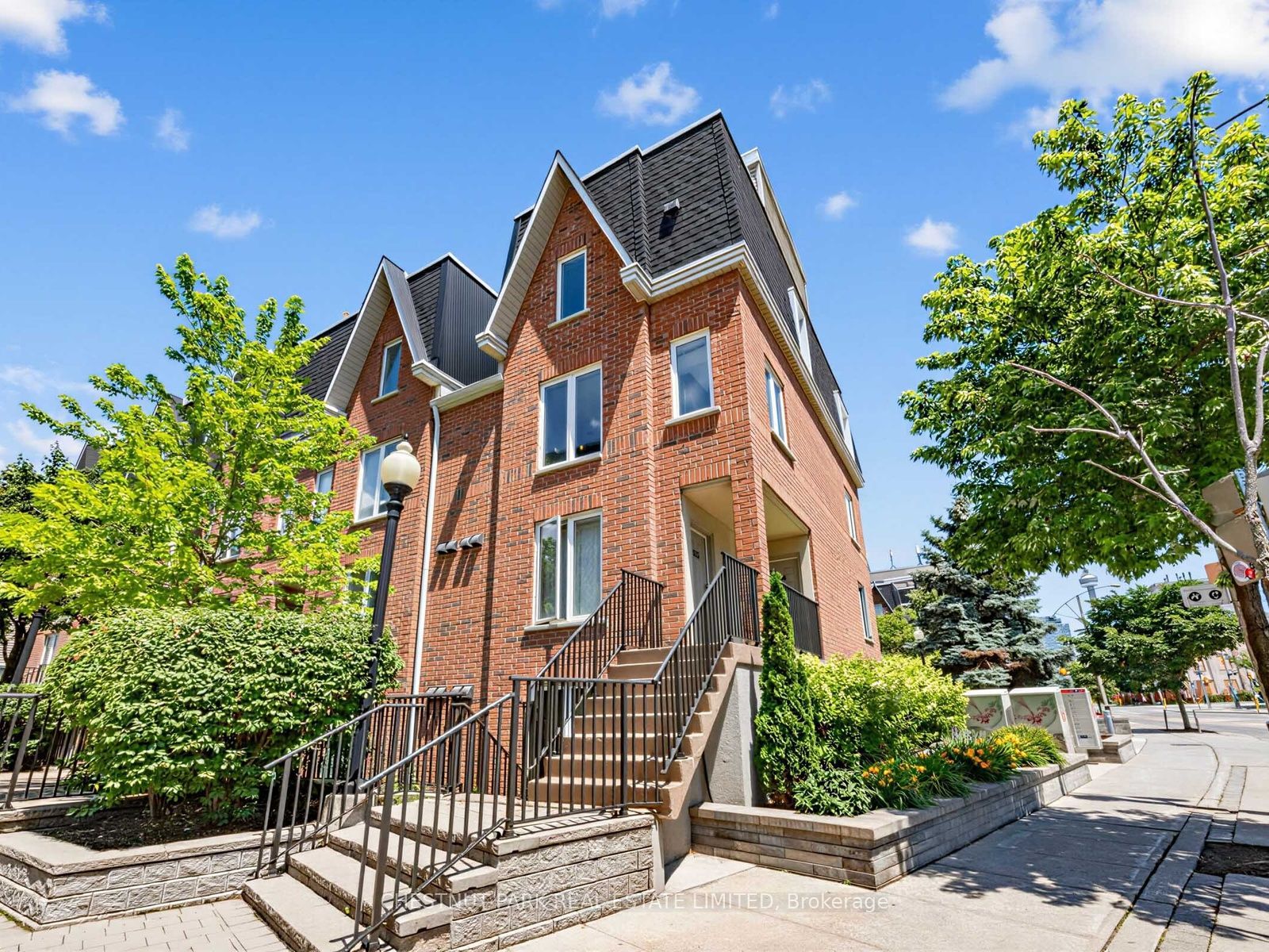 26 Douro Street 333, Toronto, ON M6K 3M4