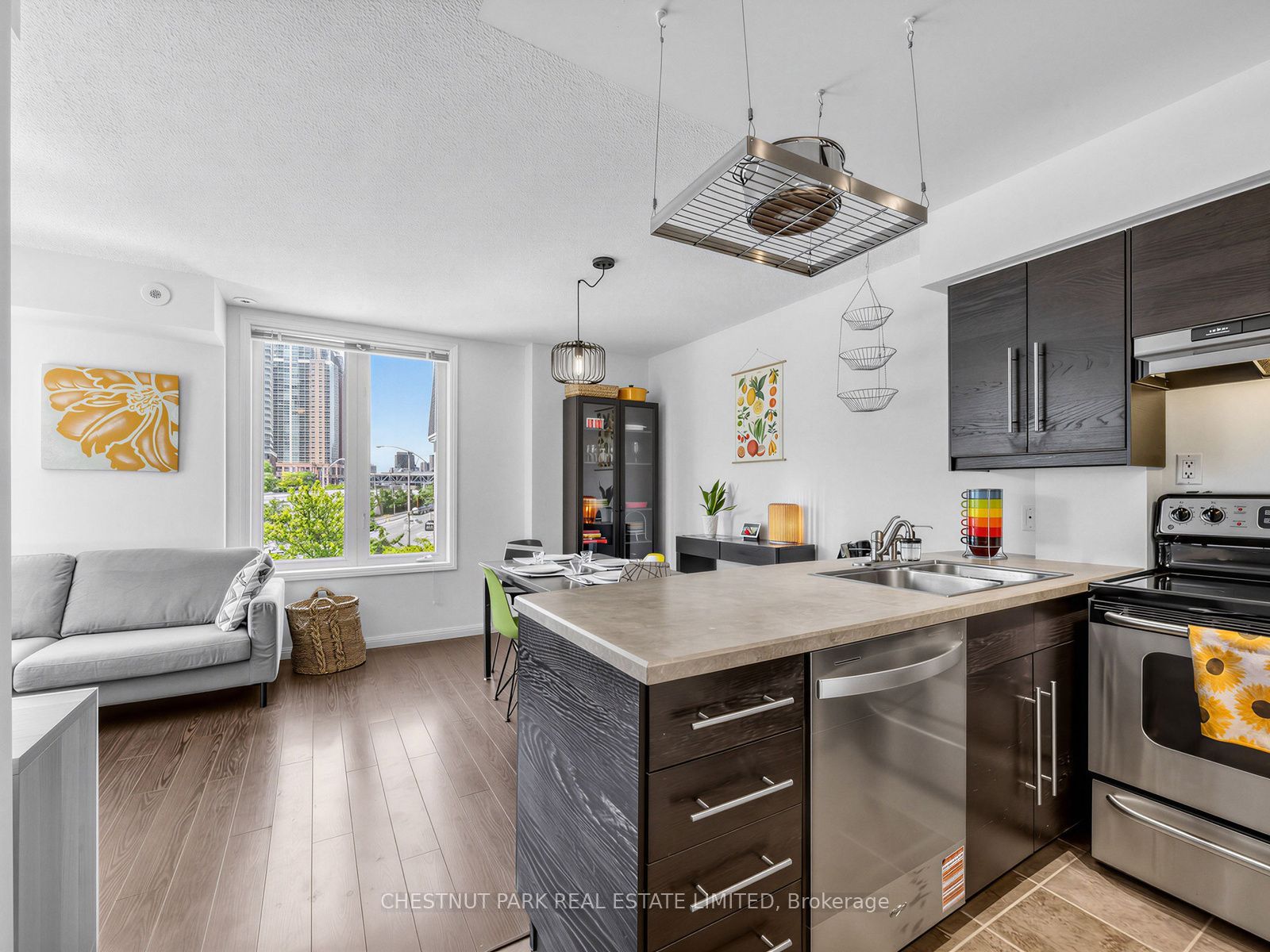 26 Douro Street 333, Toronto, ON M6K 3M4 photo 2