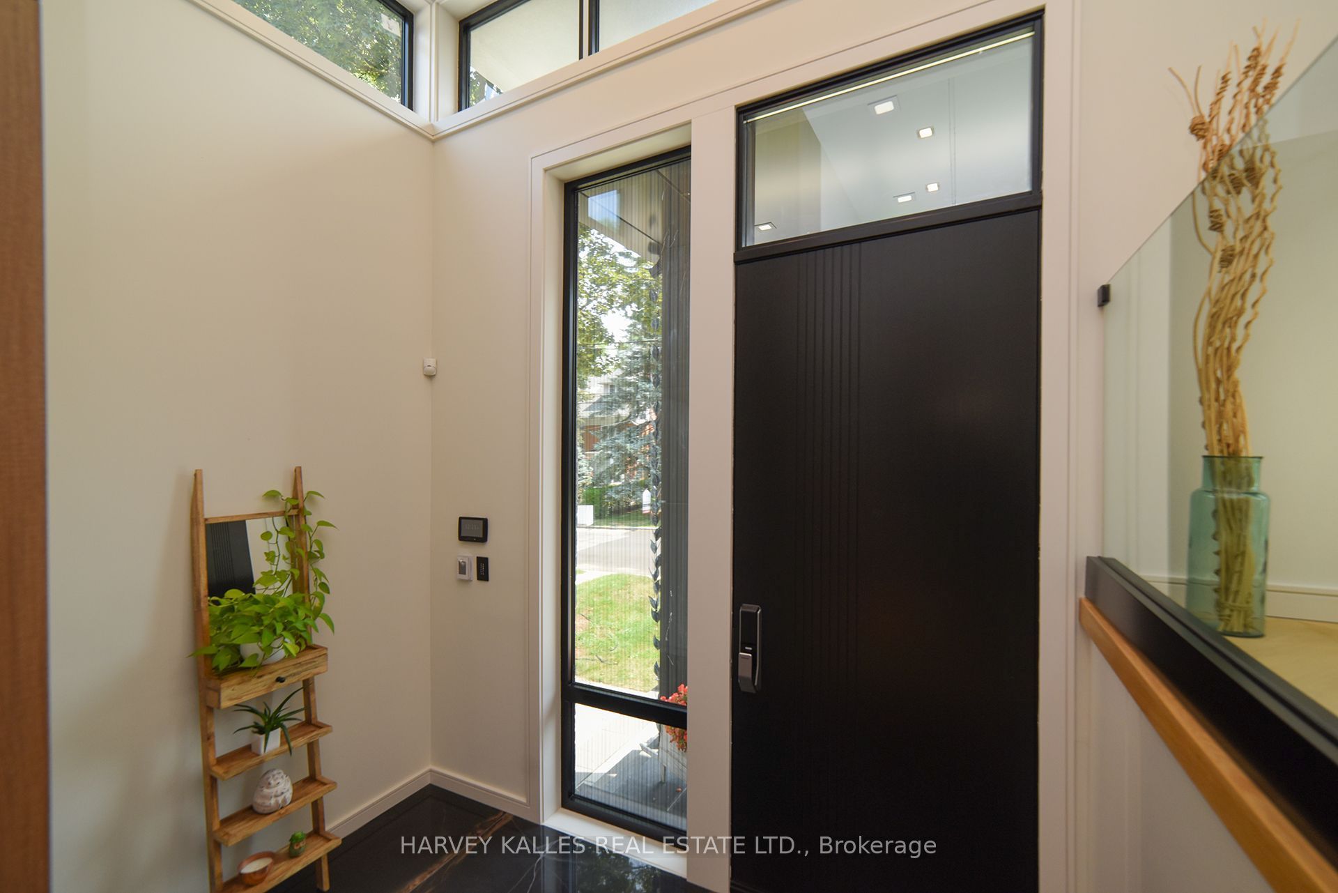 110 Mona Drive, Toronto, ON M5N 2R4 photo 3