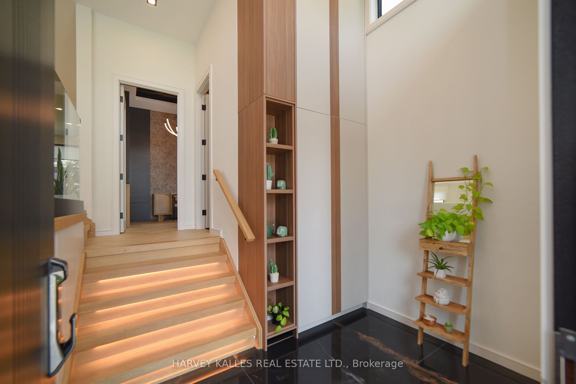 110 Mona Drive, Toronto, ON M5N 2R4 photo 4