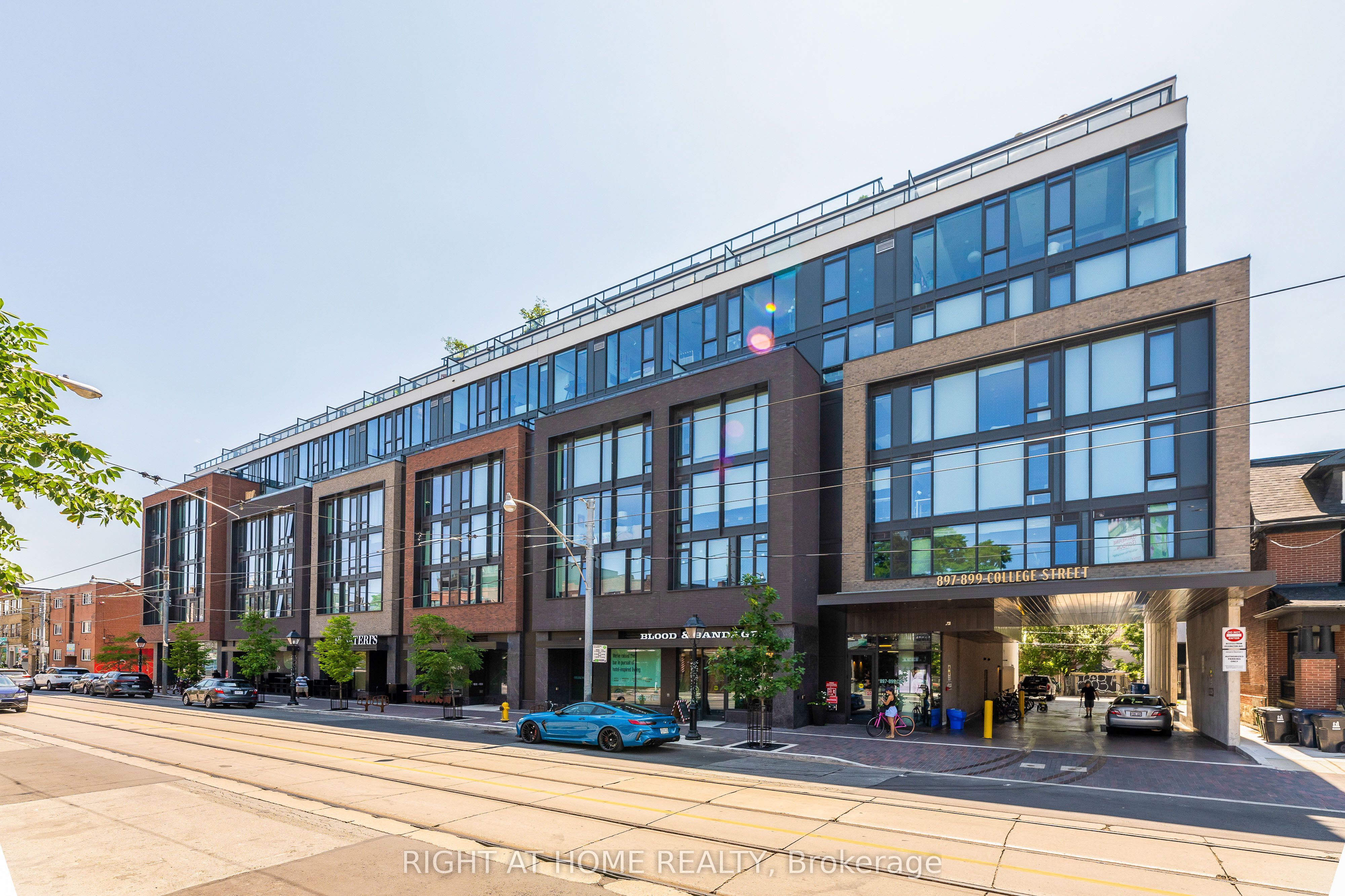 897 College Street W 506, Toronto, ON M6H 2C2