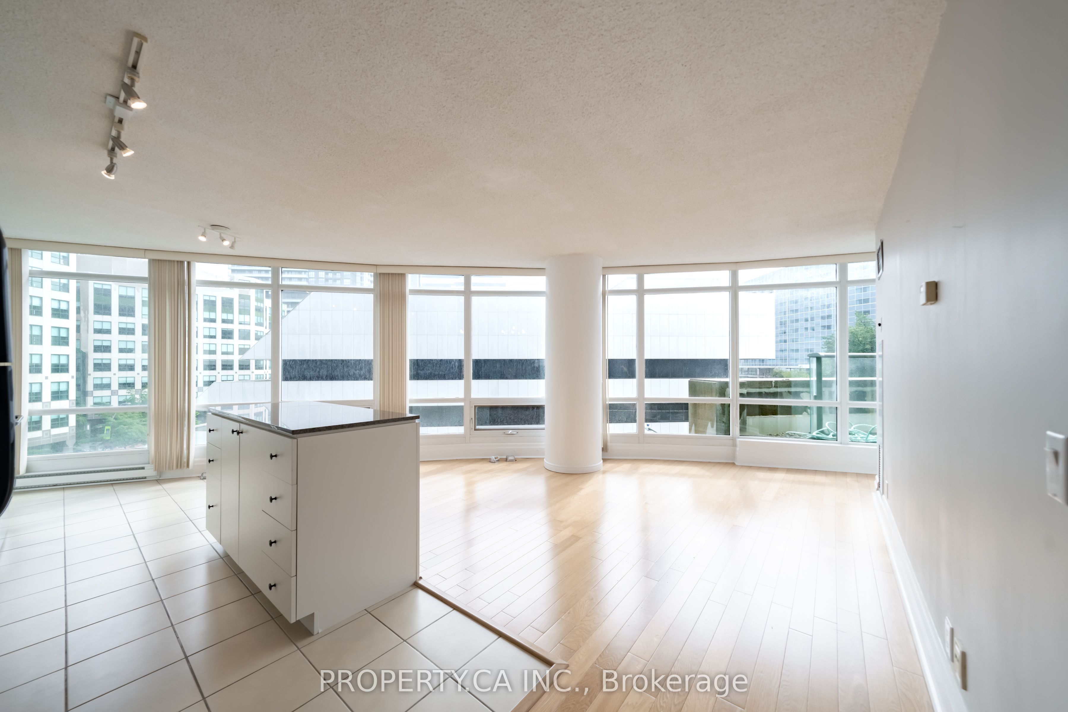 361 Front Street W 603, Toronto, ON M5V 3R5