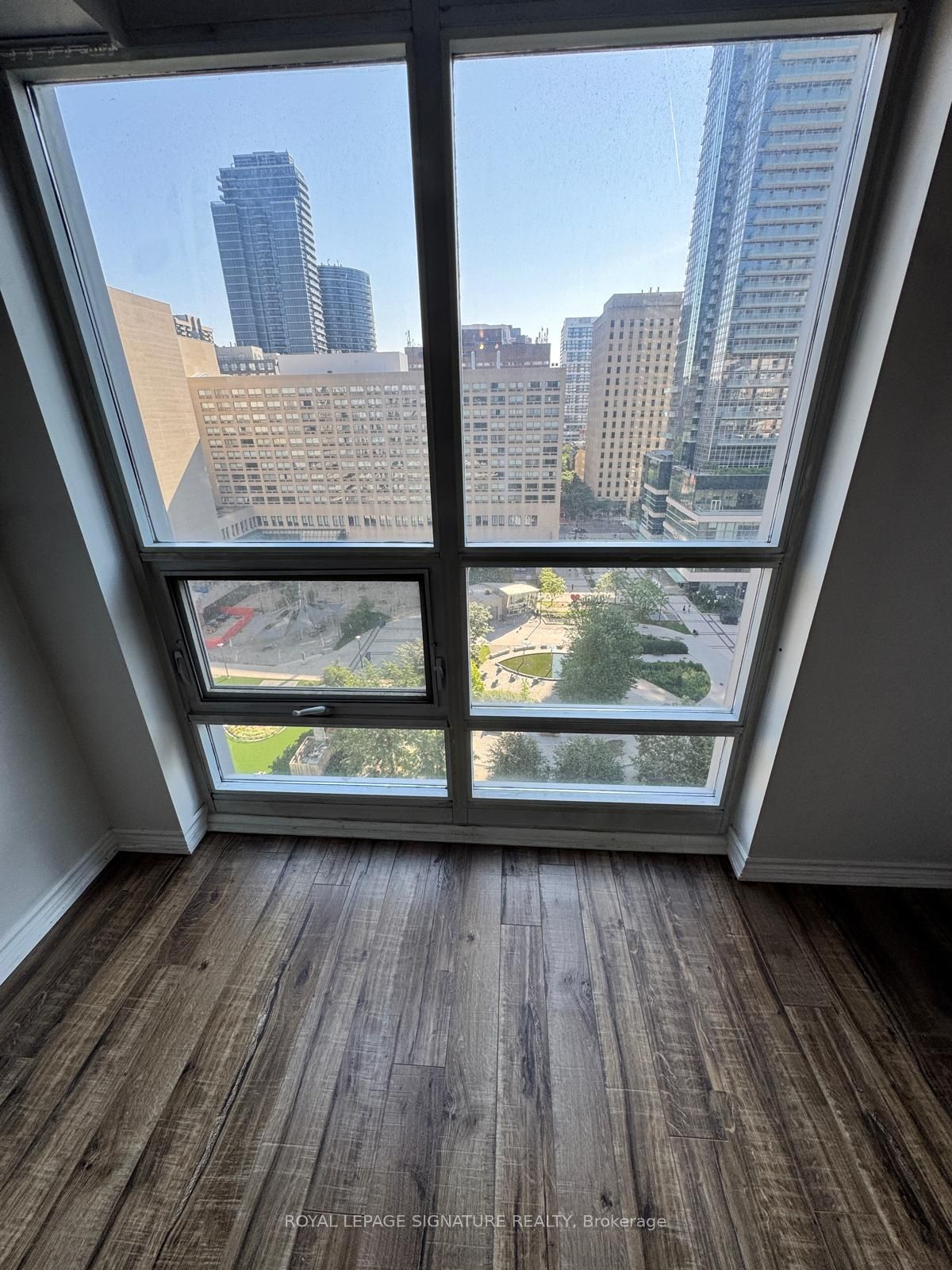 761 Bay Street 1204, Toronto, ON M5G 2R2 photo 5