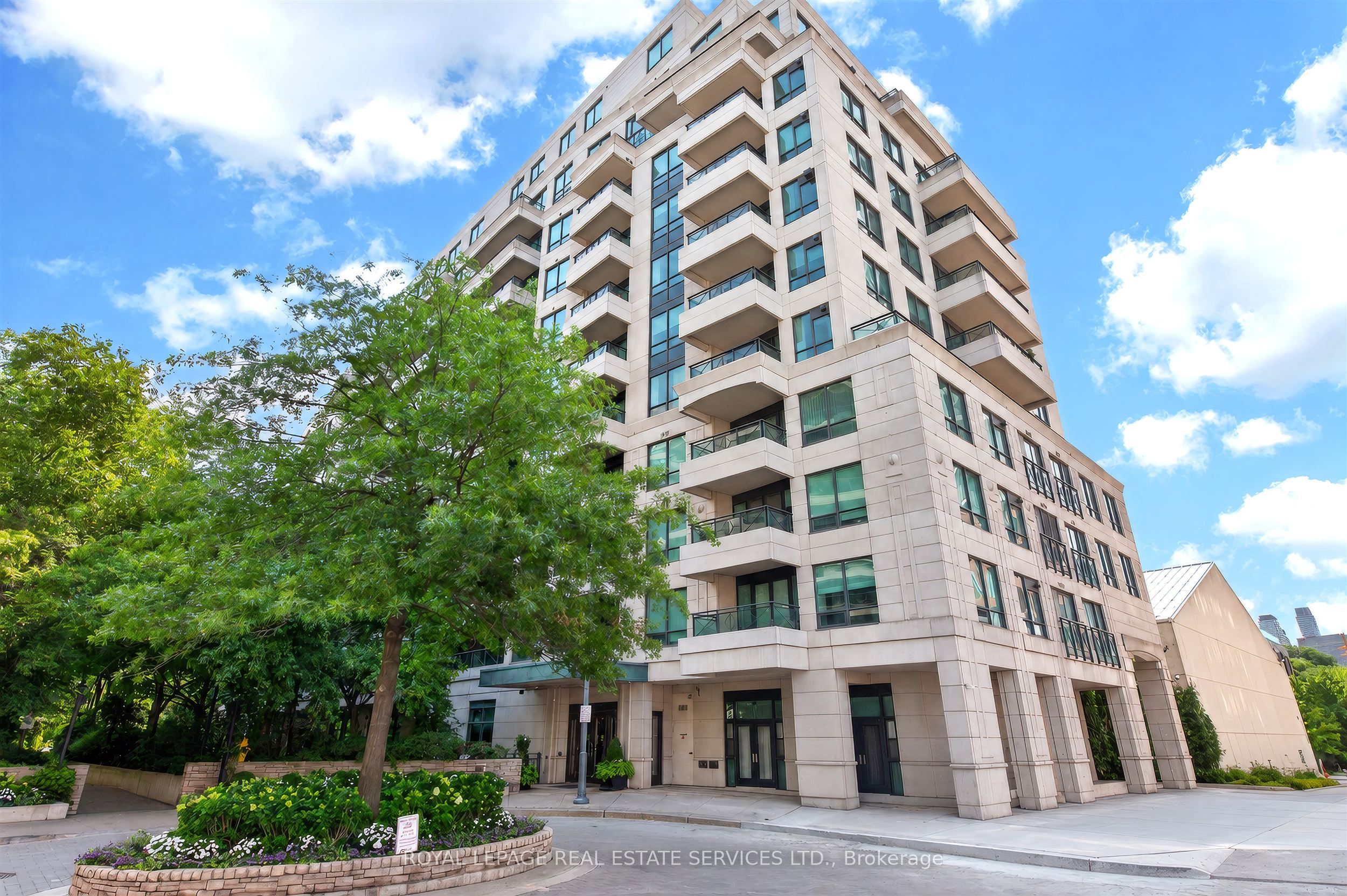 25 Scrivener Square 401, Toronto, ON M4W 3Y6