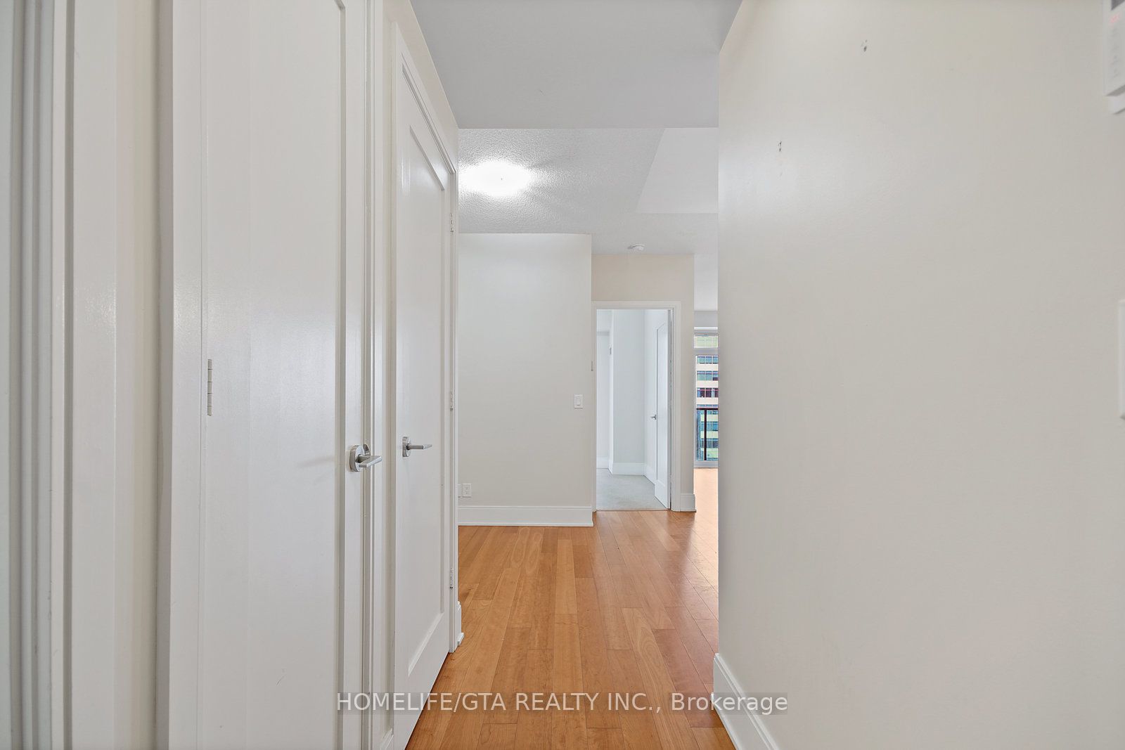 70 Roehampton Avenue 1914, Toronto, ON M4P 1R2 photo 4