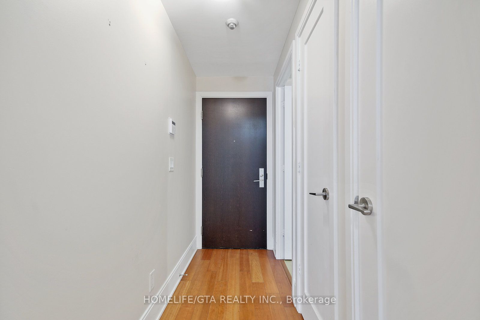 70 Roehampton Avenue 1914, Toronto, ON M4P 1R2 photo 5