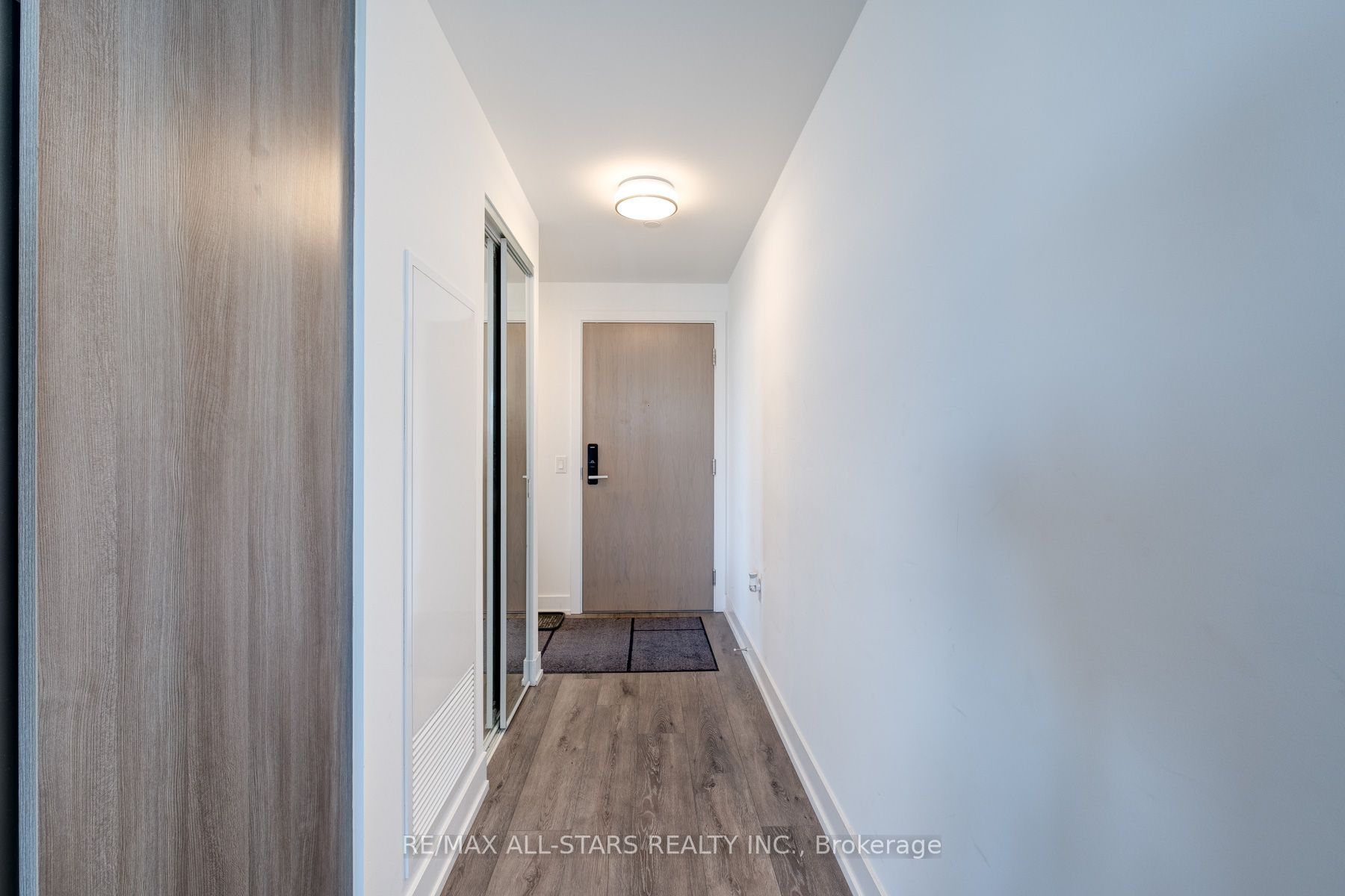 575 Bloor Street E 2302, Toronto, ON M4X 1J8 photo 4