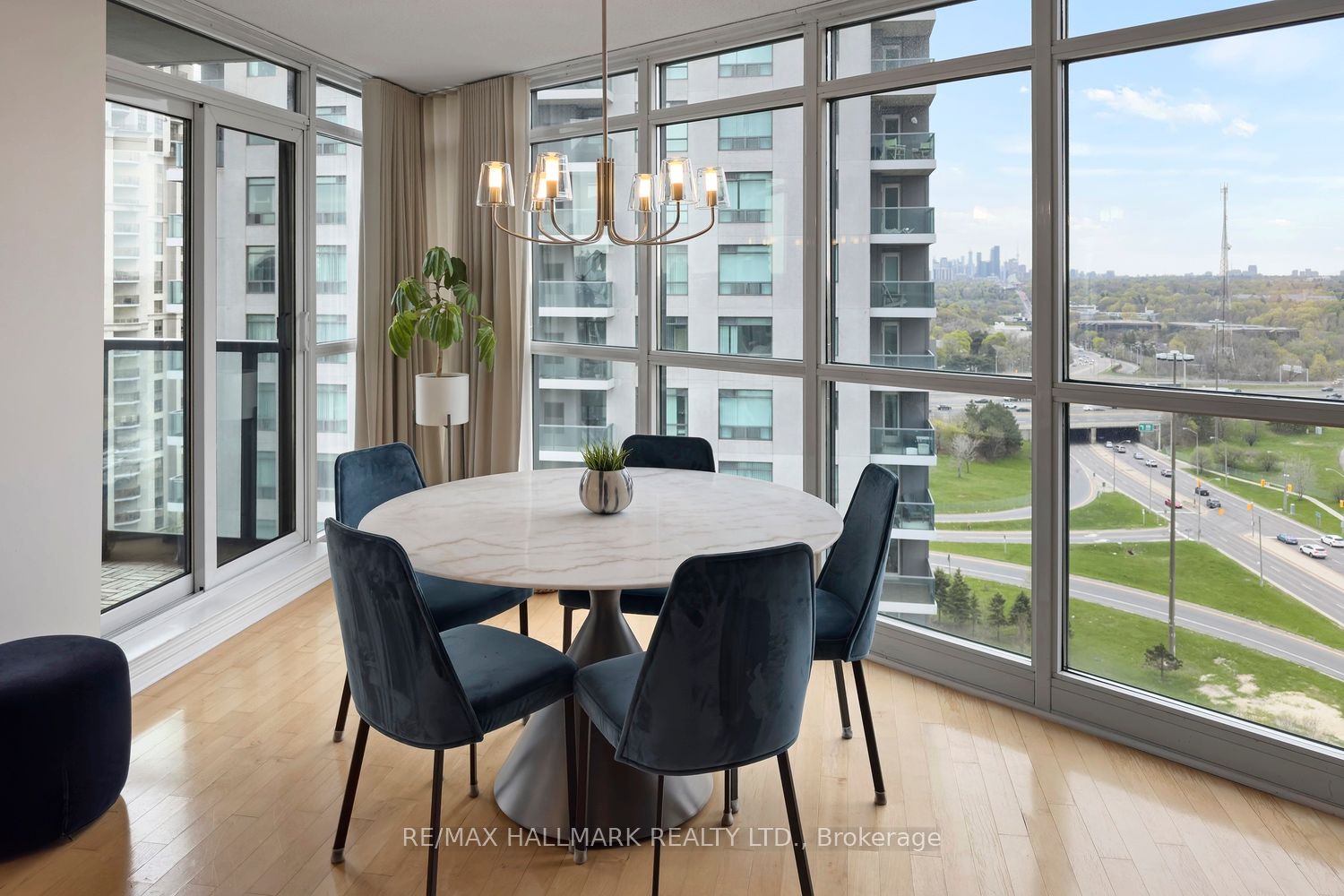 28 Harrison Garden Boulevard 1902, Toronto, ON M2N 7B5 photo 4