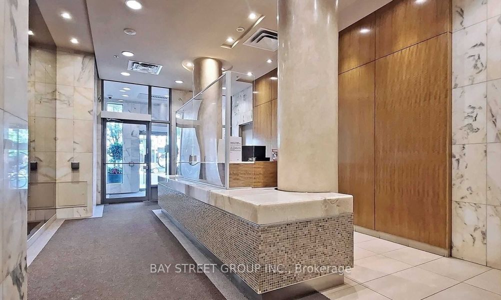 736 Spadina Avenue 801, Toronto, ON M5S 2J6 photo 2