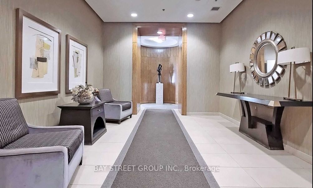 736 Spadina Avenue 801, Toronto, ON M5S 2J6 photo 3