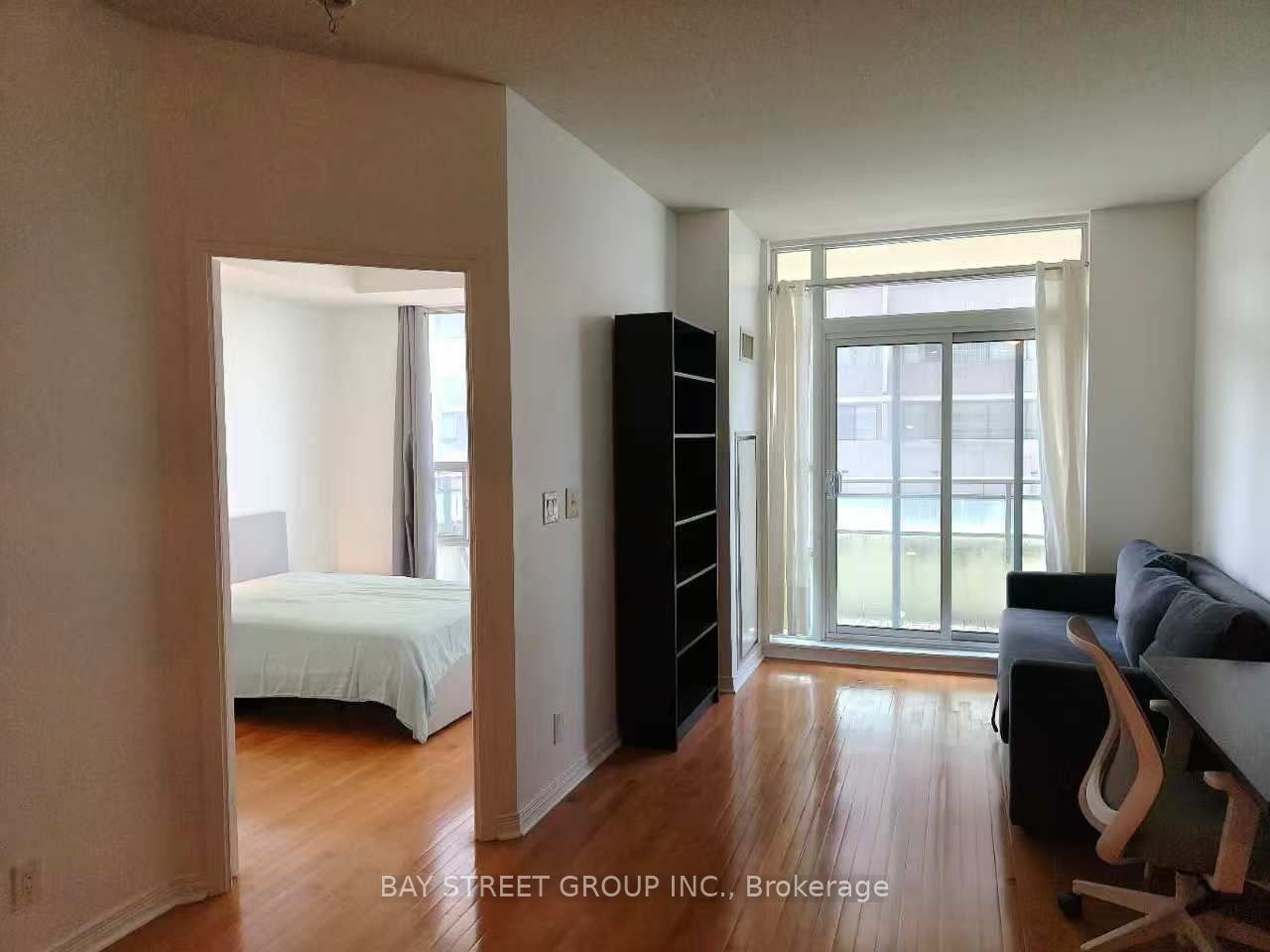 736 Spadina Avenue 801, Toronto, ON M5S 2J6 photo 4