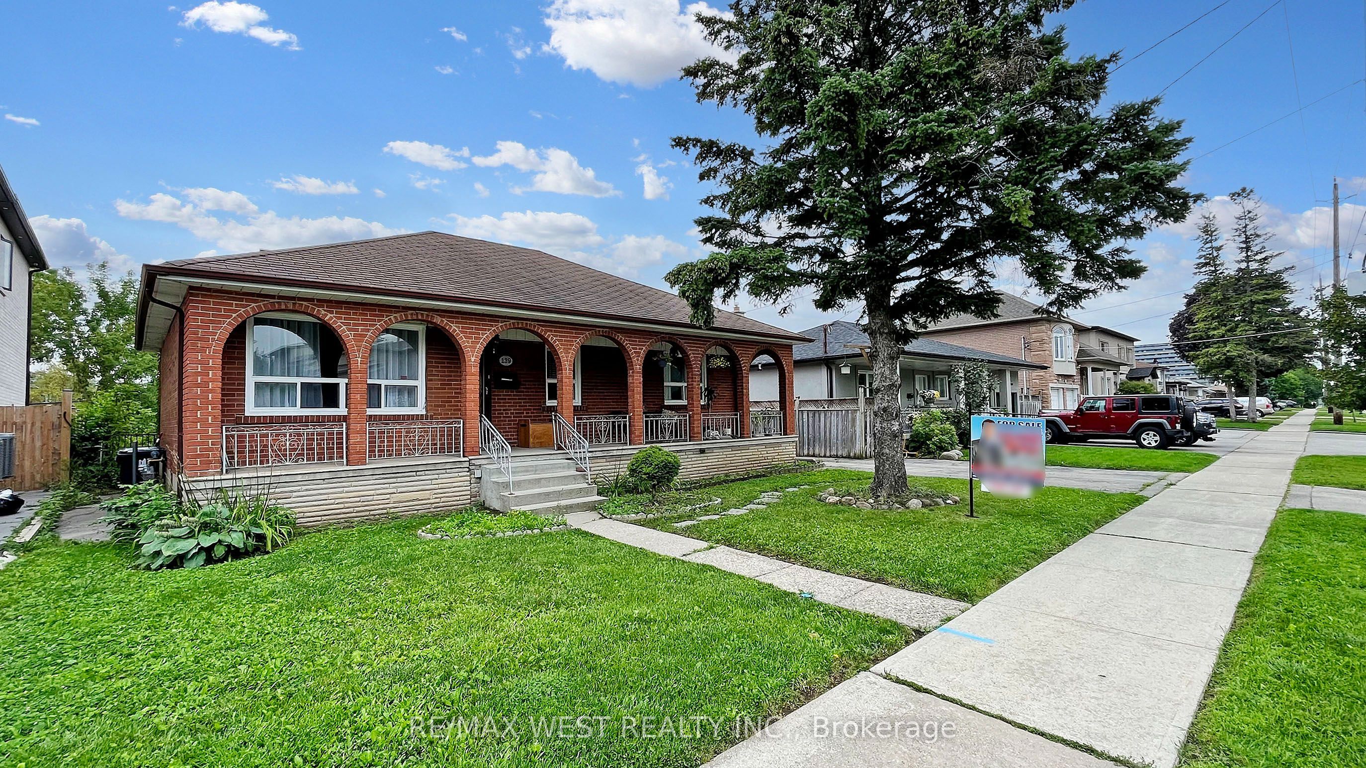 139 Ranee Avenue BSMT, Toronto, ON M6A 1N3 photo 2
